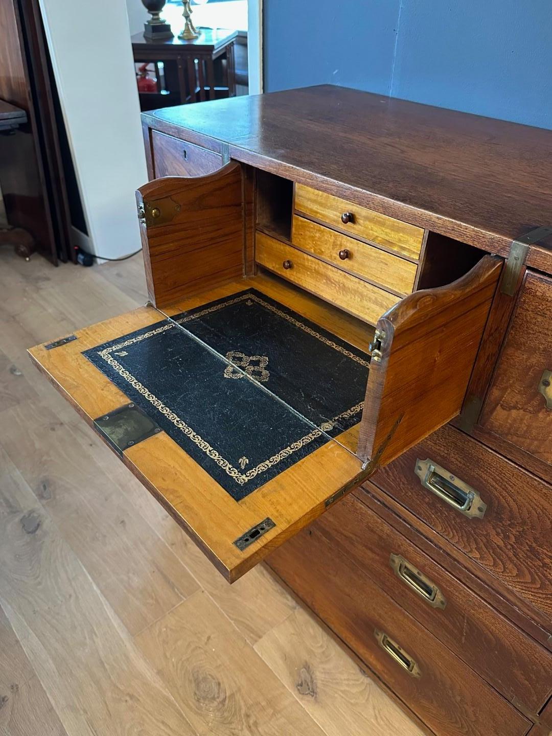 Teak Cassettiera del XIX secolo con segretaria in vendita