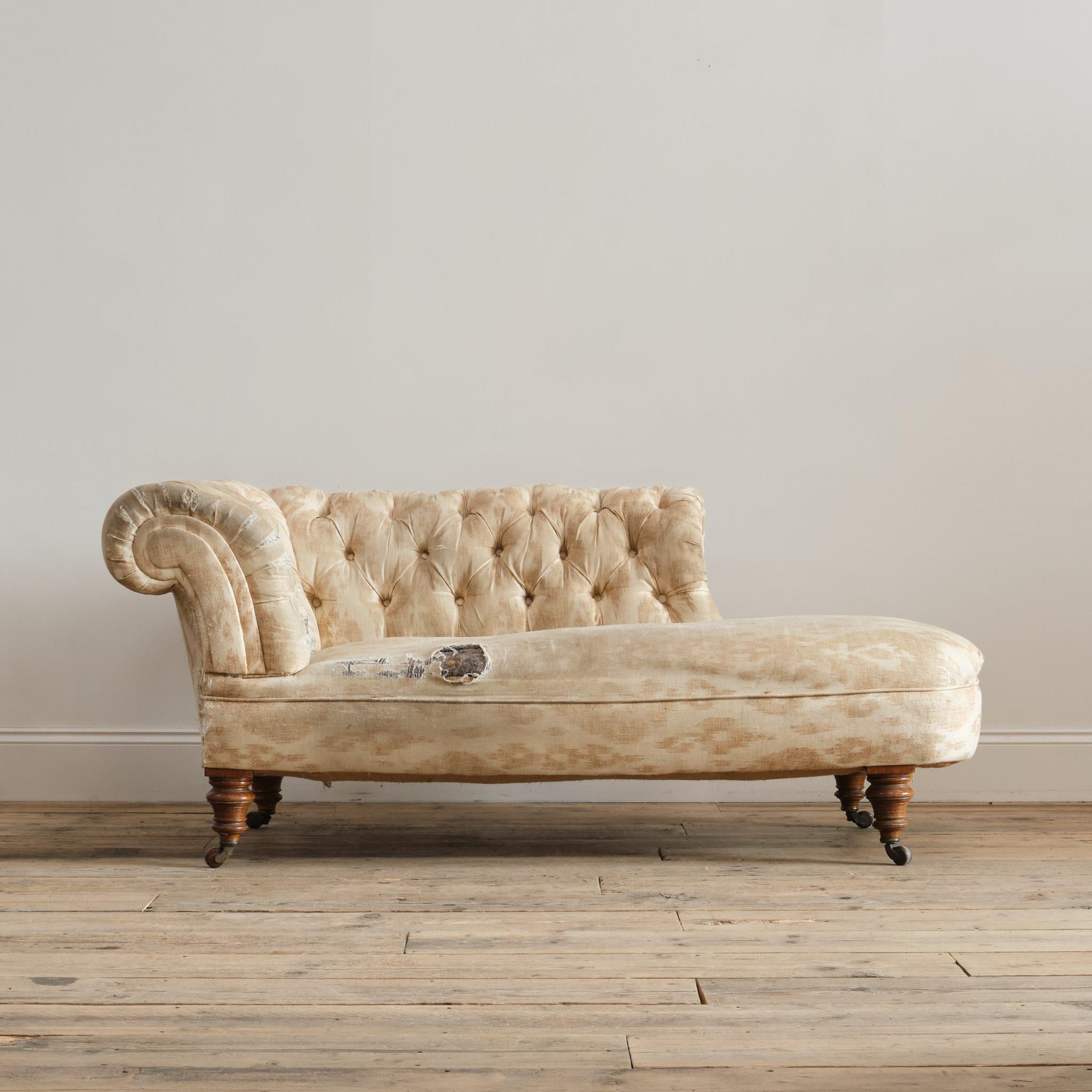 Chaise Longue Chesterfield Siglo XIX Por Jas Shoolbred Victoriano en venta