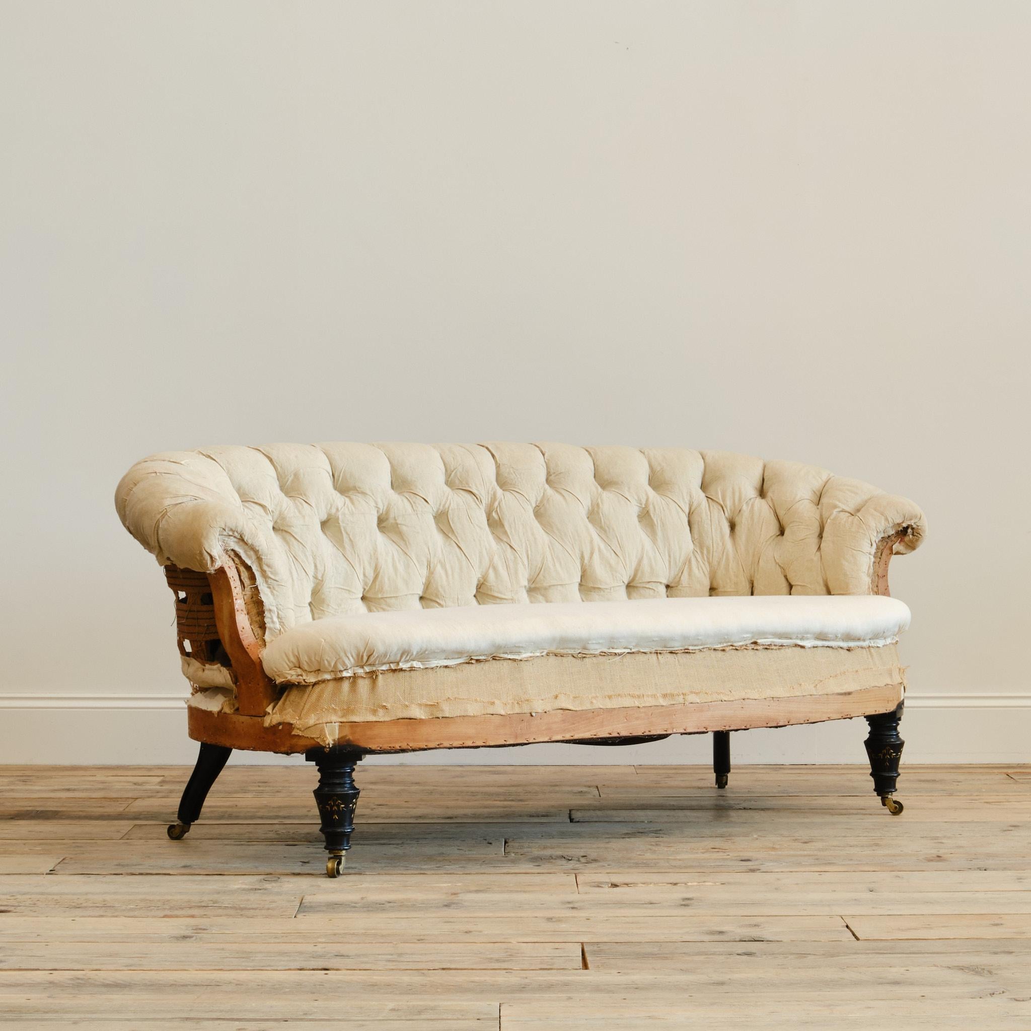 Victorien Canapé Chesterfield attribué à Hampton and Sons du 19ème siècle en vente