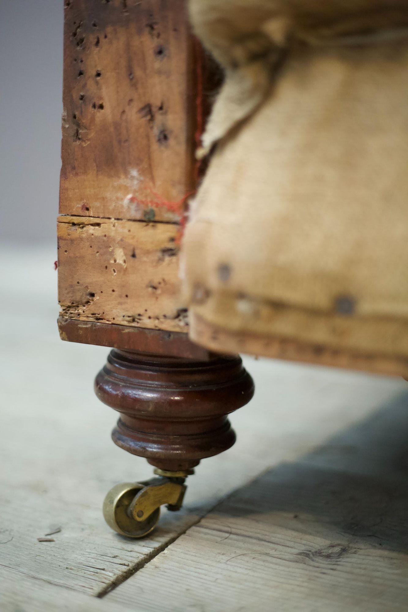 19th Century Chesterfield Sofa, Cornelius v Smith 4