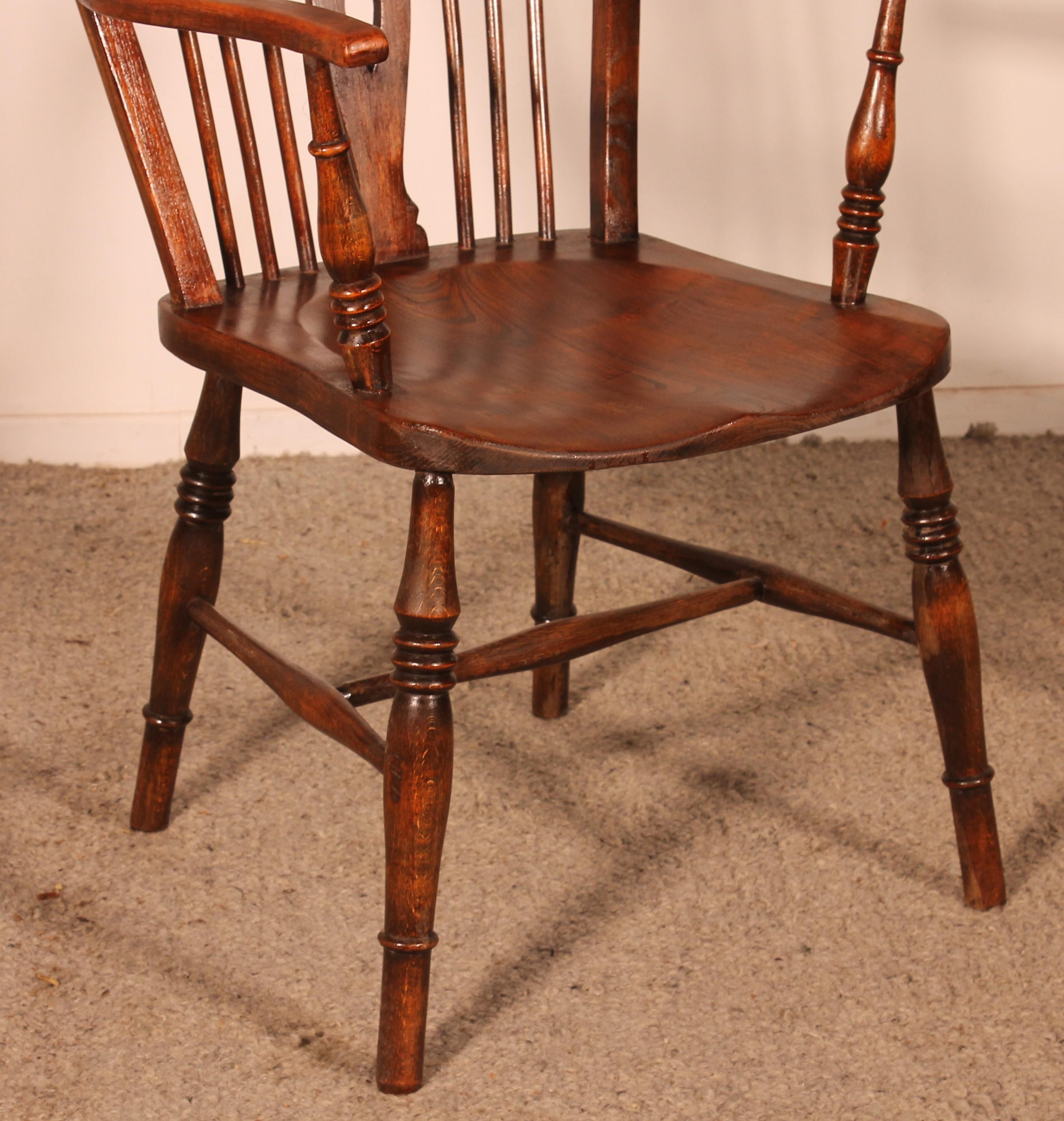 Victorien Fauteuil Windsor en châtaignier du XIXe siècle en vente