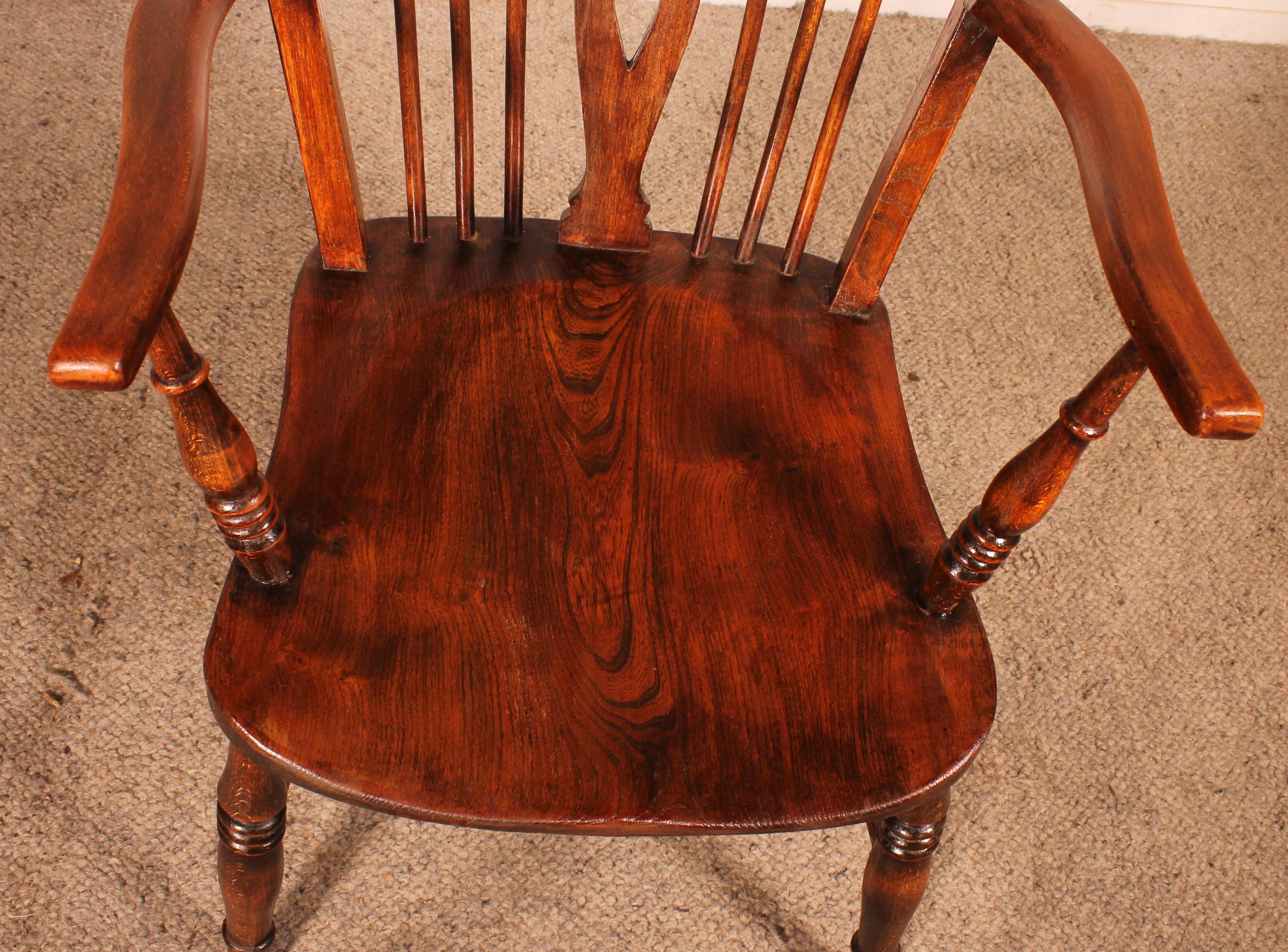 Fauteuil Windsor en châtaignier du XIXe siècle en vente 3