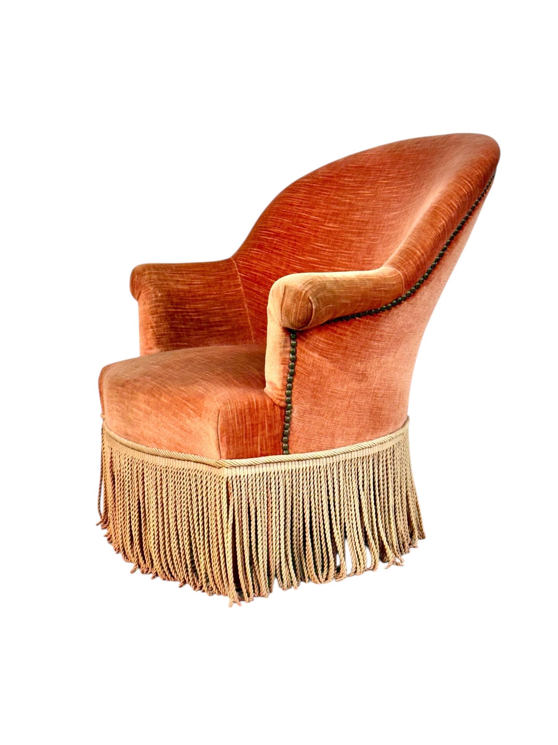 Sillón infantil de terciopelo del siglo XIX con flecos decorativos Francés en venta