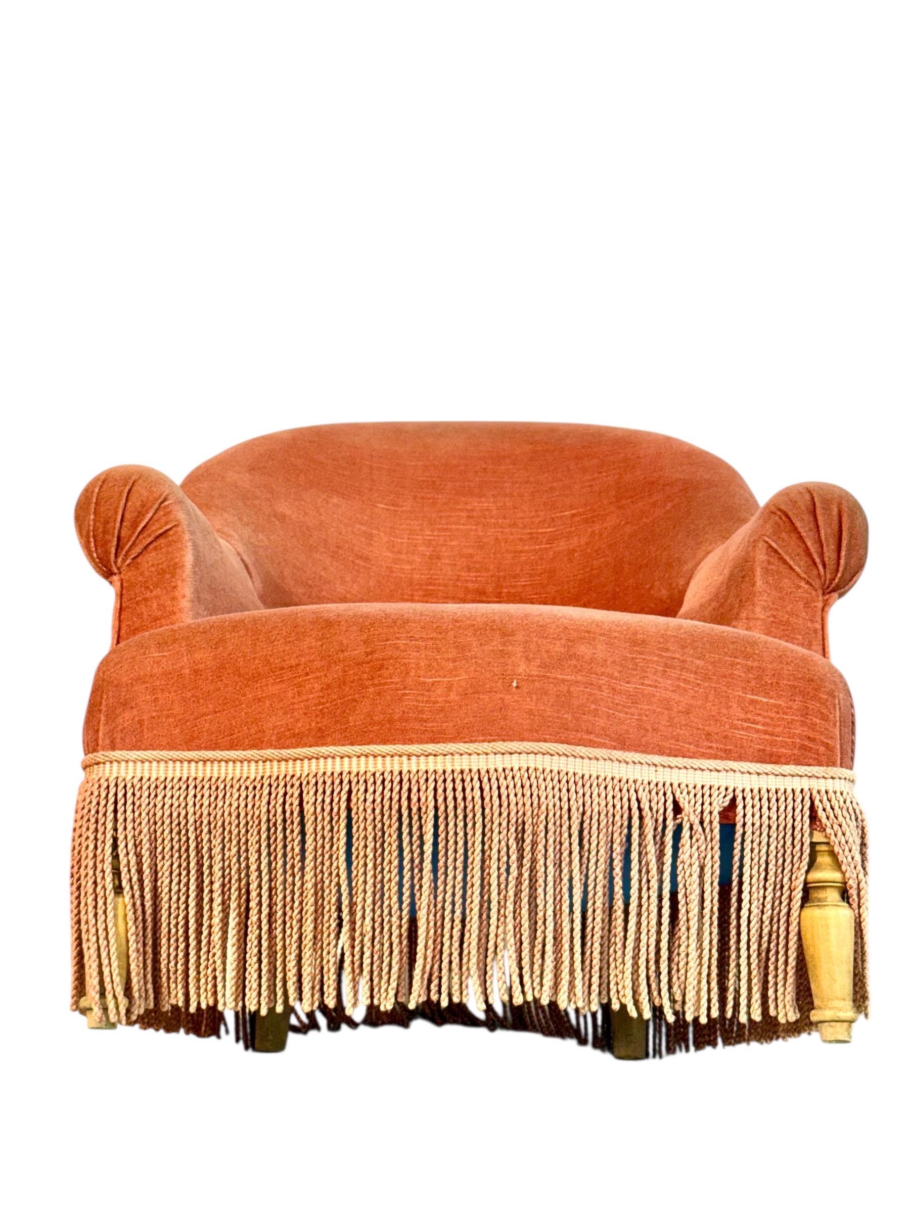Sillón infantil de terciopelo del siglo XIX con flecos decorativos Terciopelo en venta
