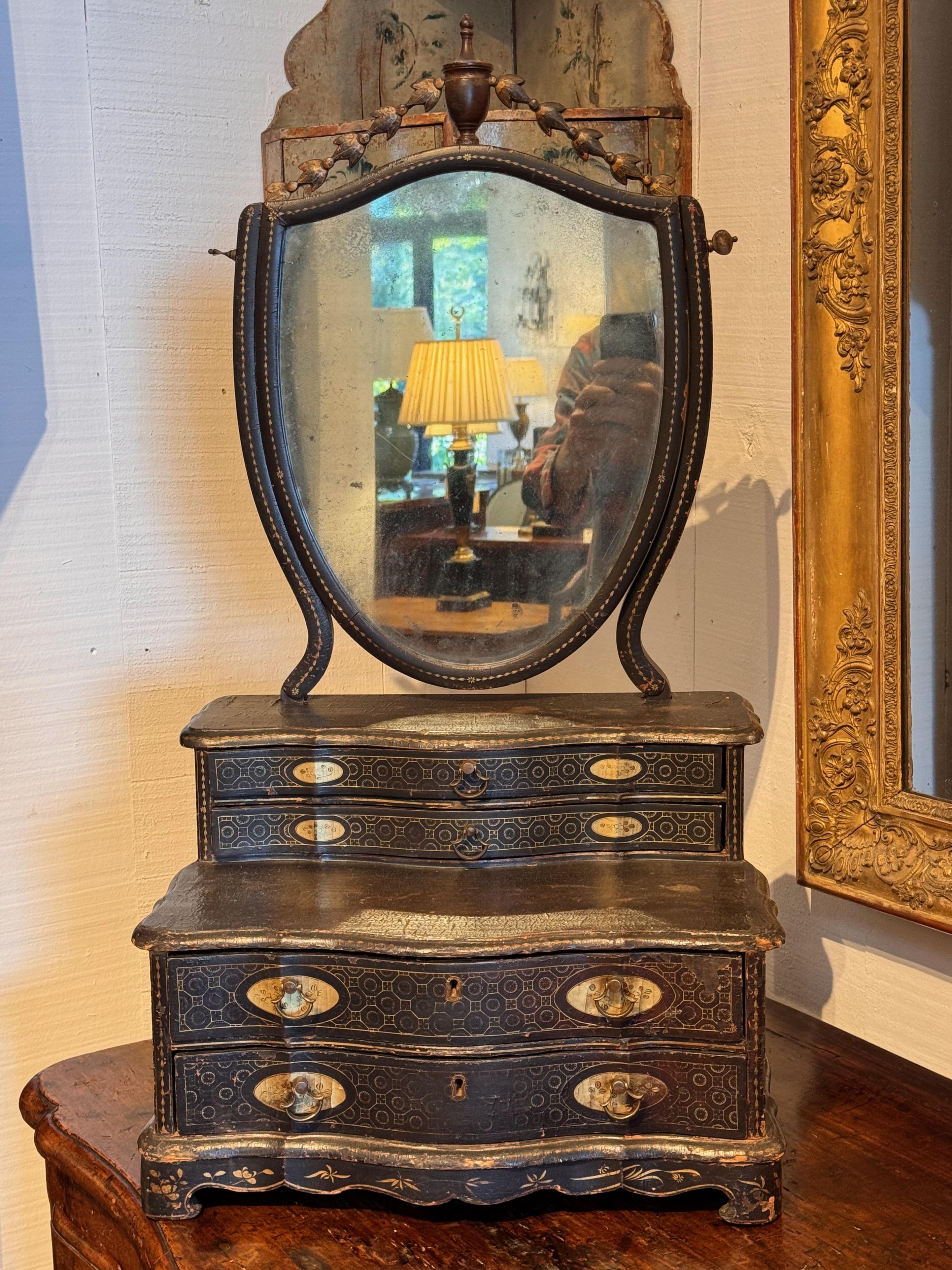 Un parfait meuble de rangement. Il permettrait de ranger de nombreux bijoux.