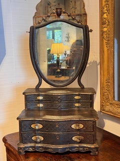 Specchio da toilette laccato China Trade del XIX secolo