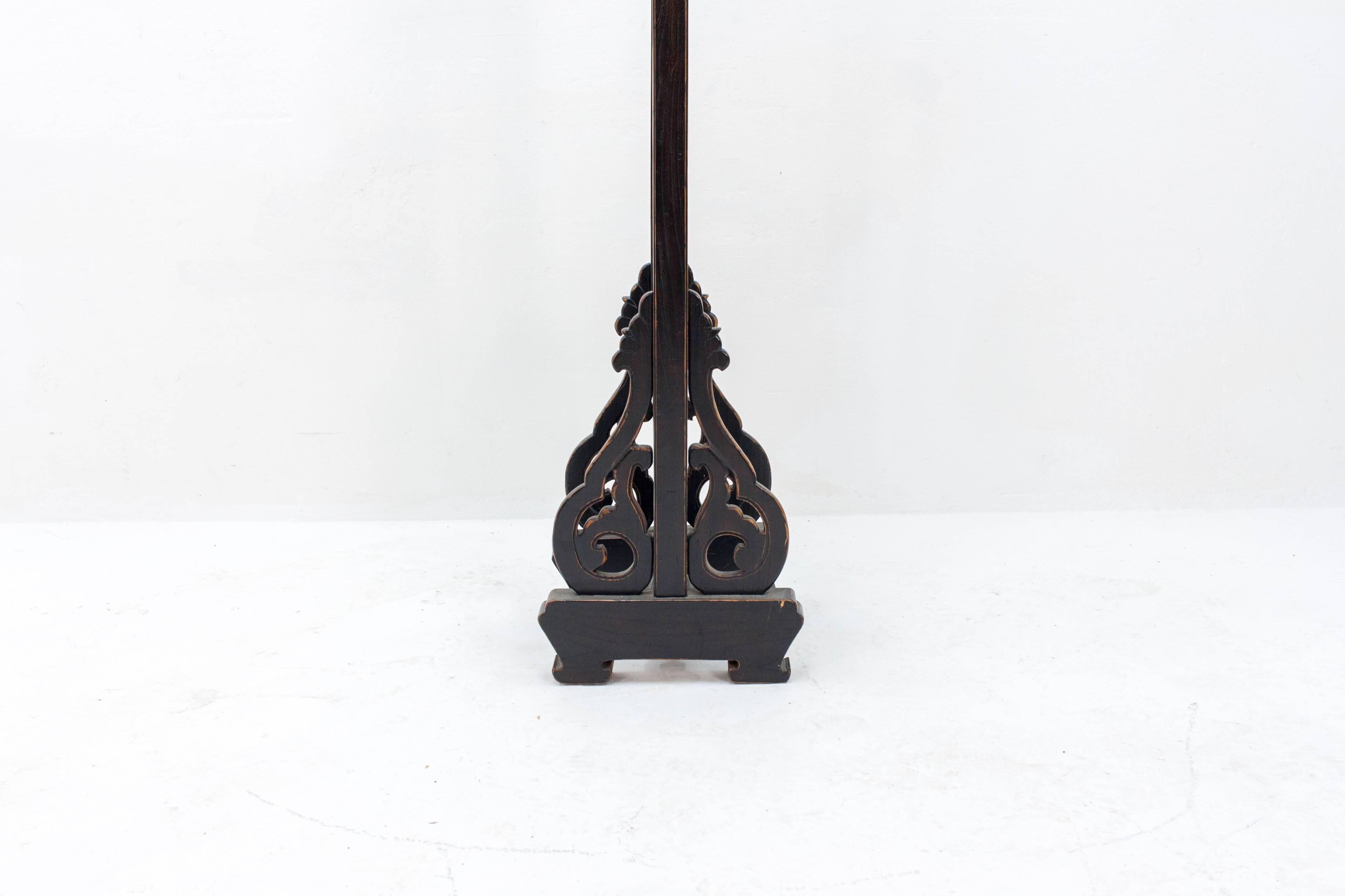 Qing 19th Century Chinese Adjustable Lantern Stand For Sale