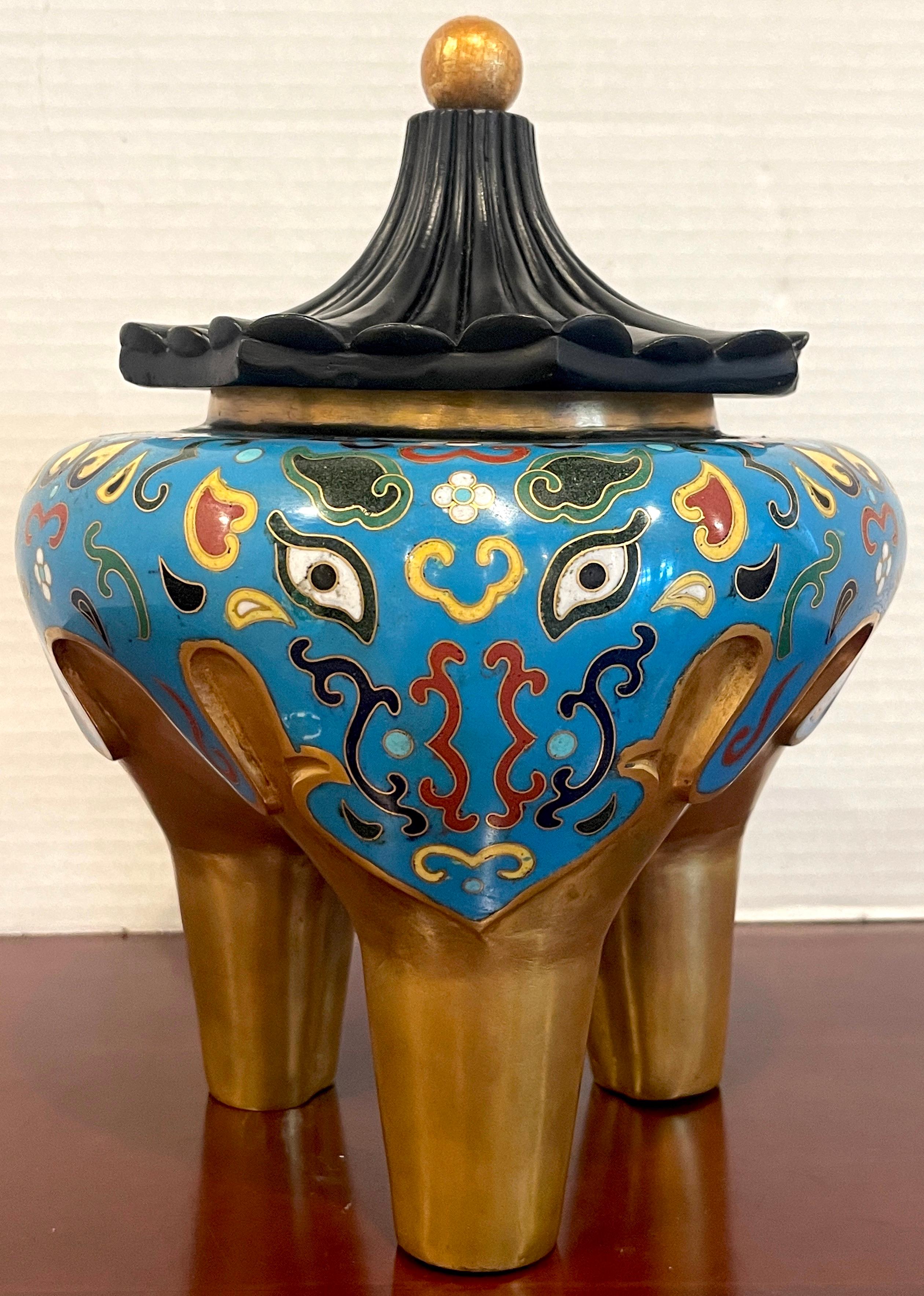 Cloisonné Encensoir de style archaïque chinois du 19e siècle en cloisonné et laque à motif d'éléphant en vente