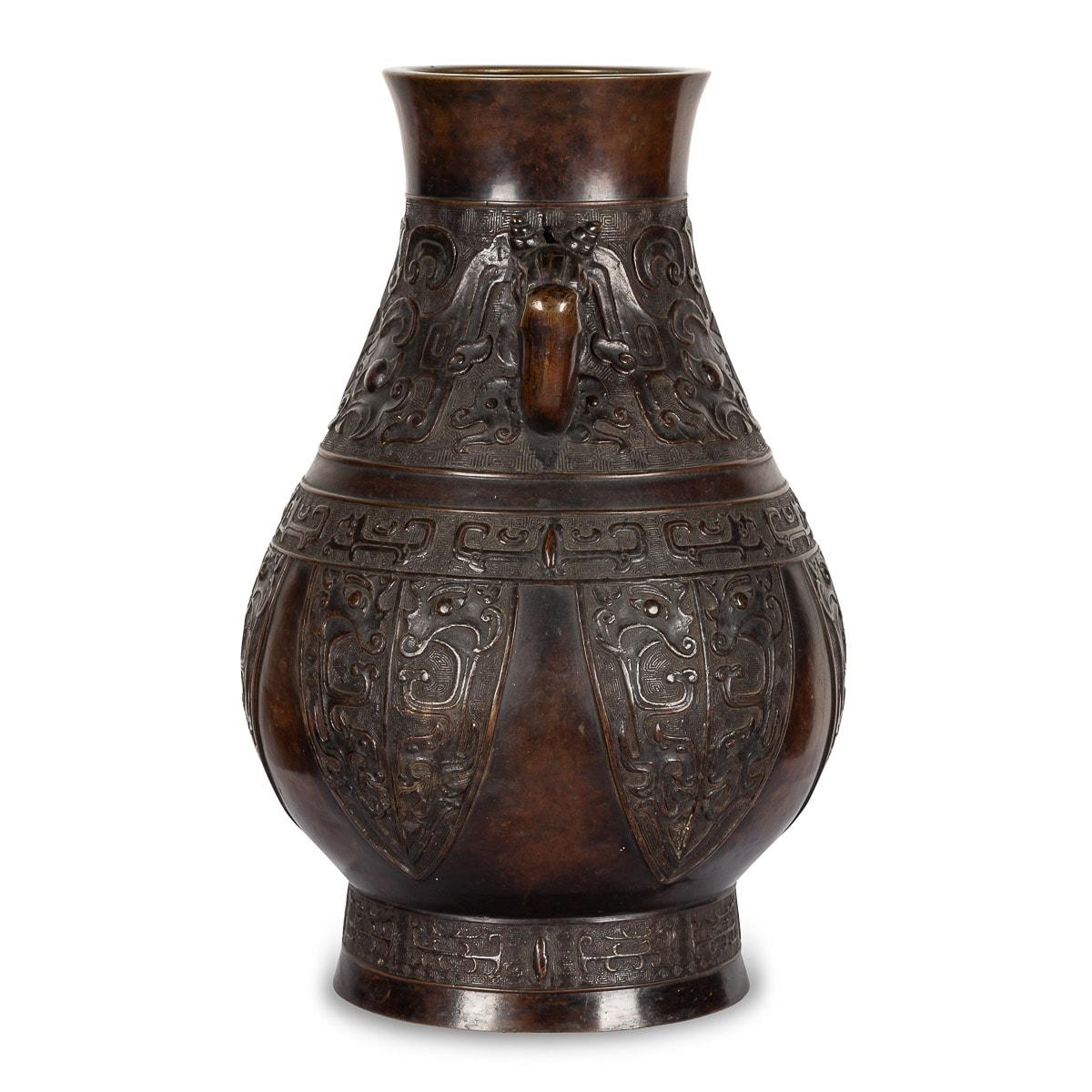 Vase chinois en bronze archaïque du 19ème siècle, vers 1850 Bon état - En vente à Royal Tunbridge Wells, Kent