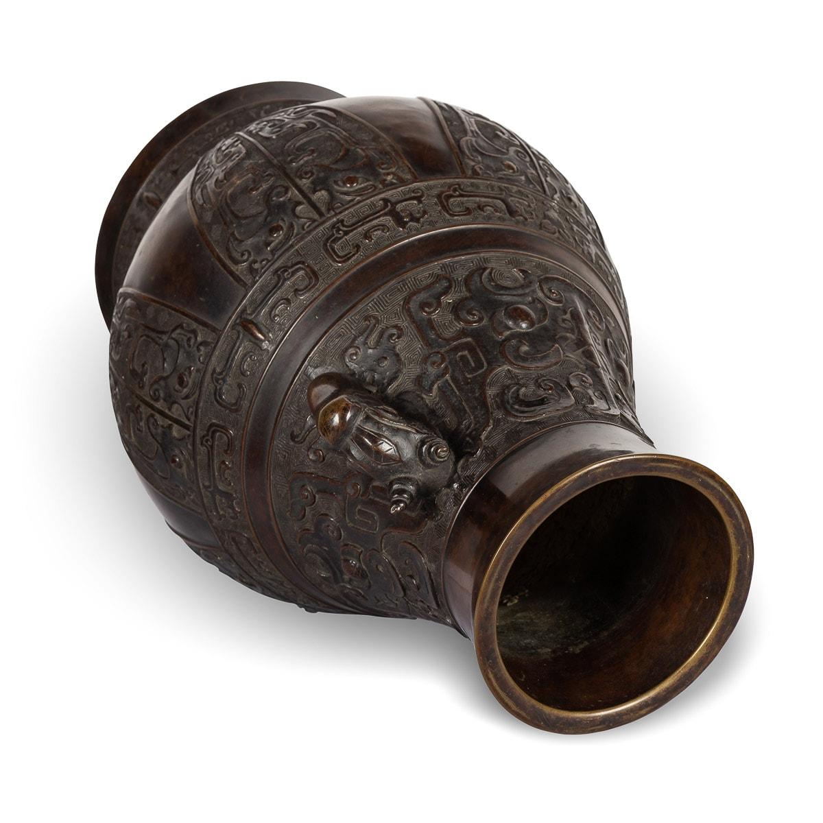 Bronze Vase chinois en bronze archaïque du 19ème siècle, vers 1850 en vente