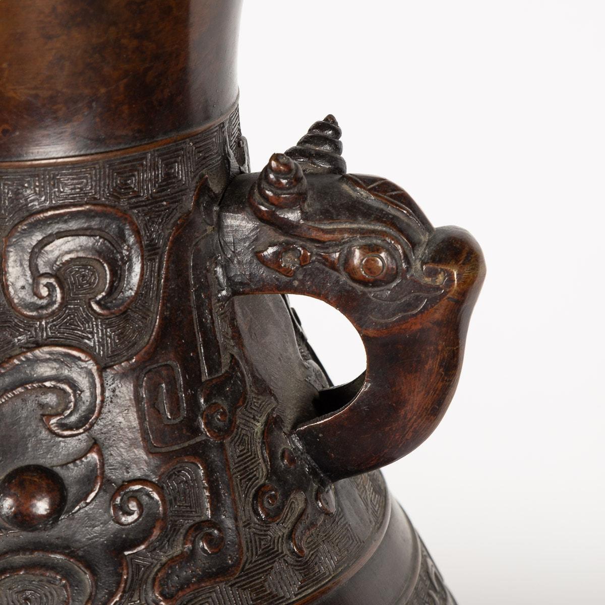Vase chinois en bronze archaïque du 19ème siècle, vers 1850 en vente 2