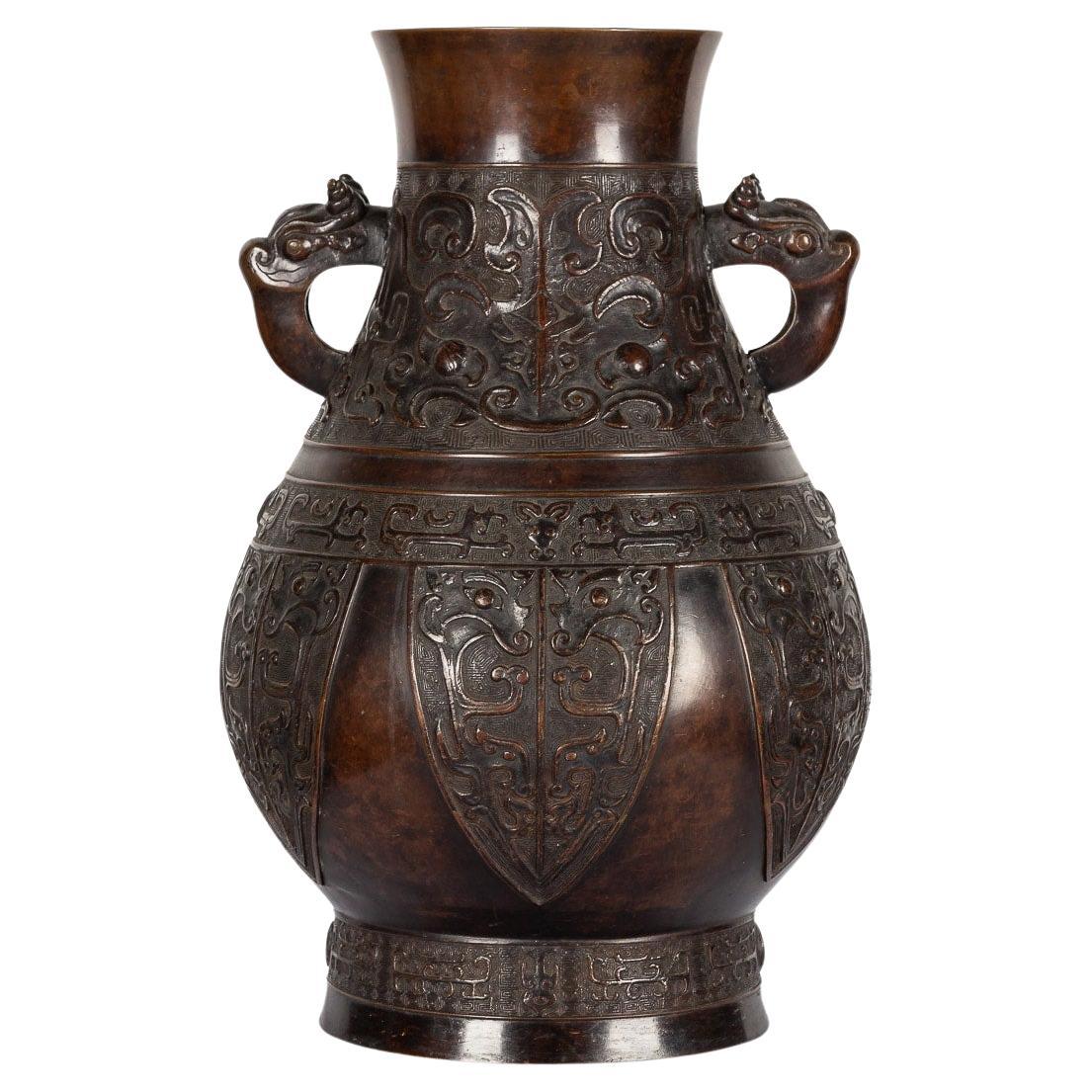 Vase chinois en bronze archaïque du 19ème siècle, vers 1850