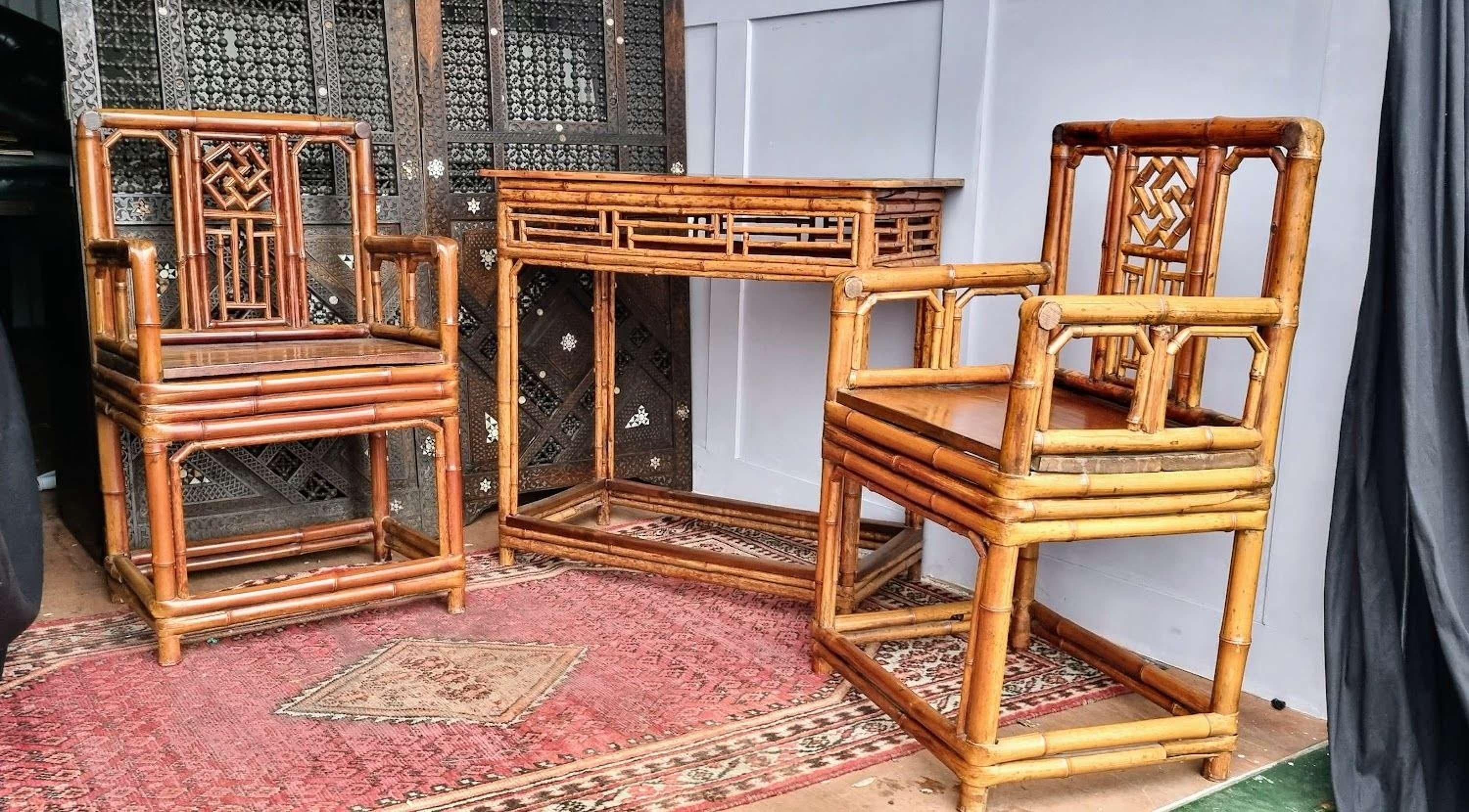 Chinese Export 19th century Chinese bamboo Brighton Pavilion chairs and side table For Sale