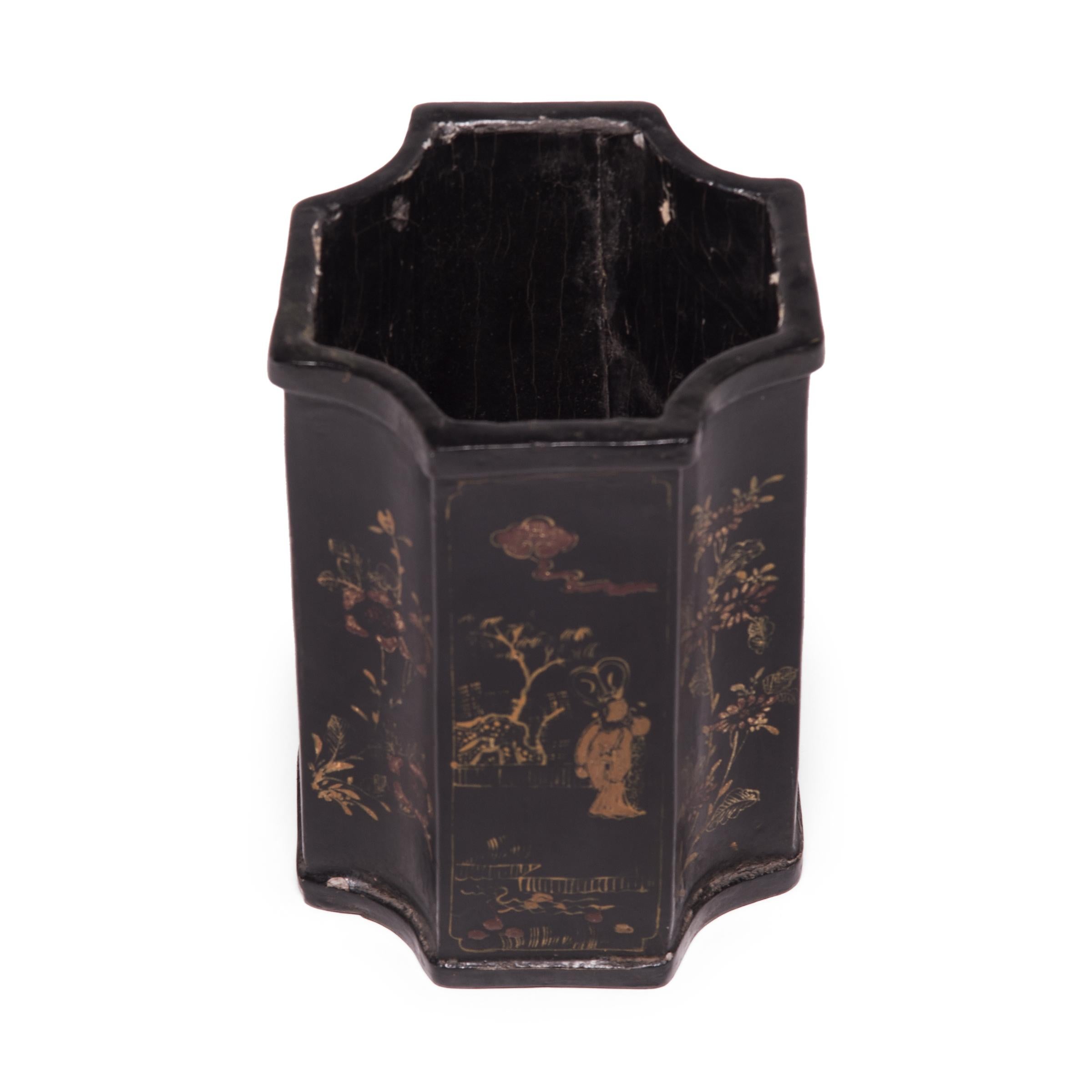 19th Century Chinese Black Lacquer and Gilt Brush Pot In Good Condition In Chicago, IL