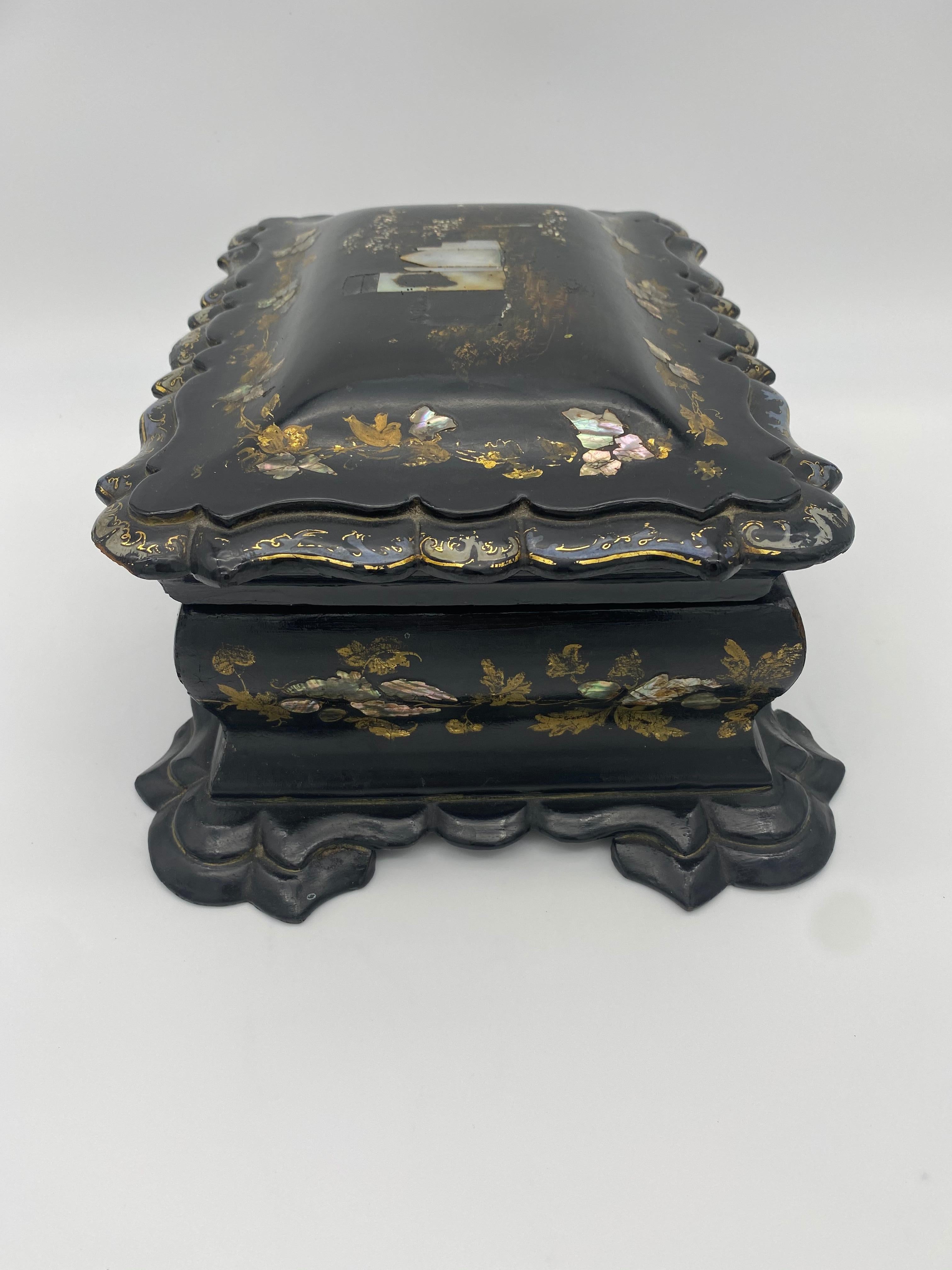 Qing 19th Century Chinese Black Lacquer Tea Caddy For Sale