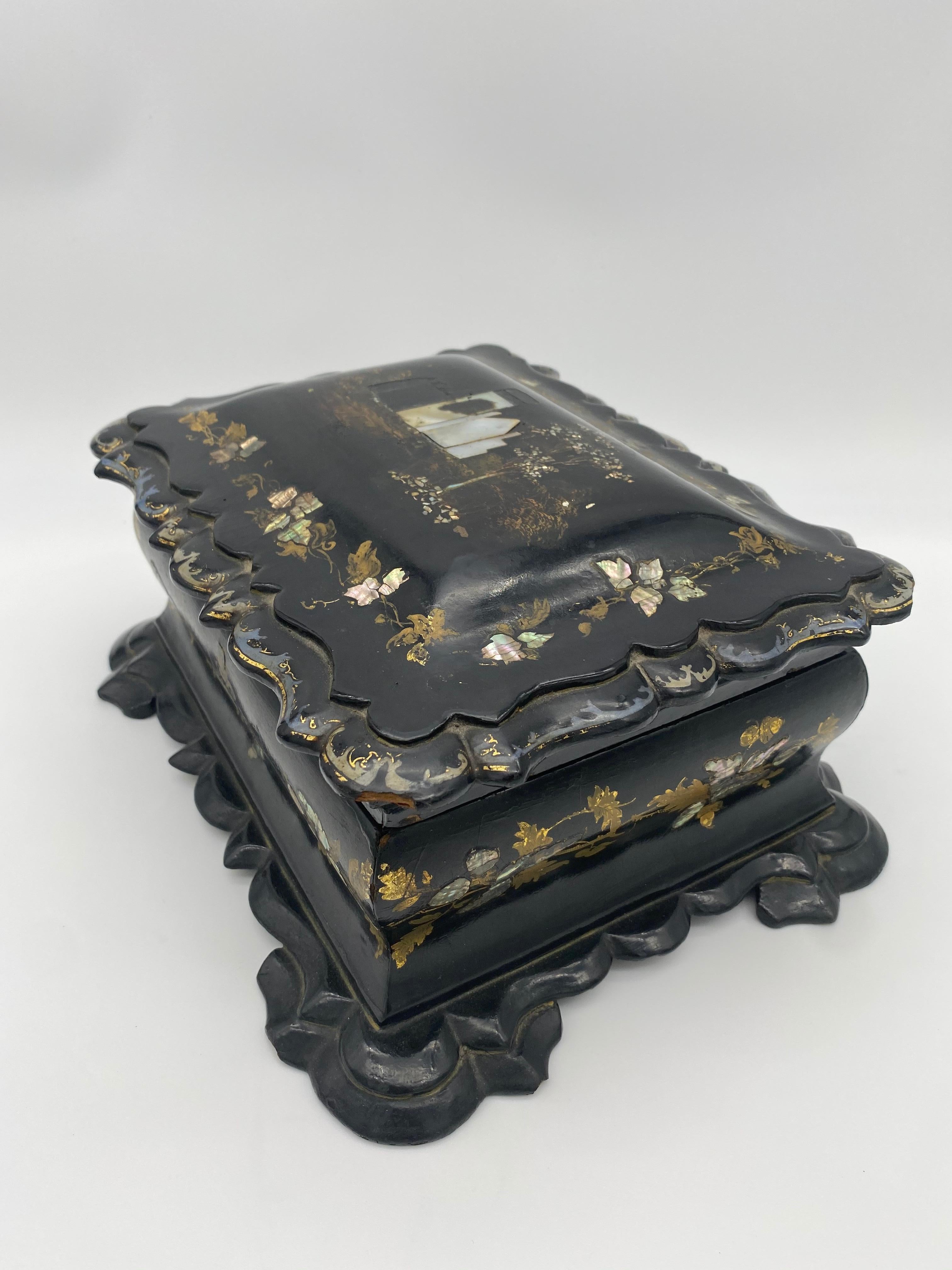 19th Century Chinese Black Lacquer Tea Caddy In Good Condition For Sale In Brea, CA