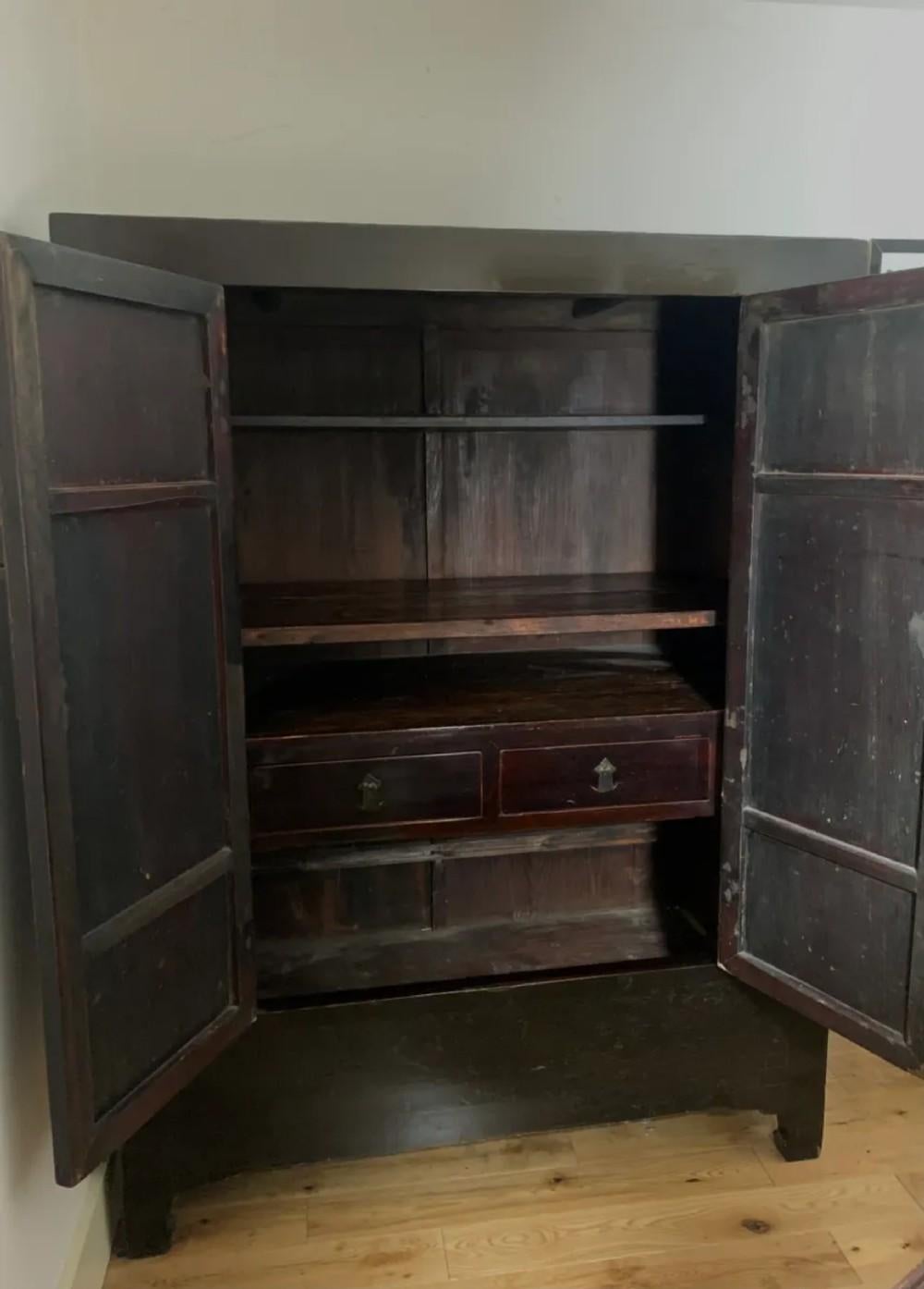 Orme Cabinet chinois laqué noir du 19e siècle en vente