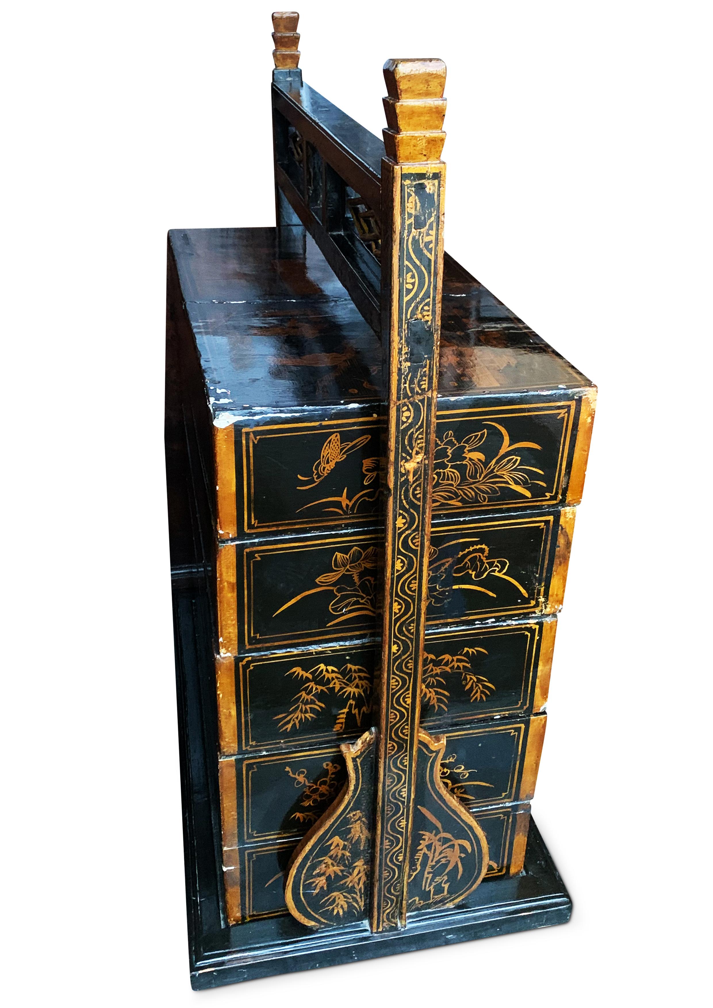 19th Century Chinese Black Lacquered Five Section Stacking Chest For Sale 1