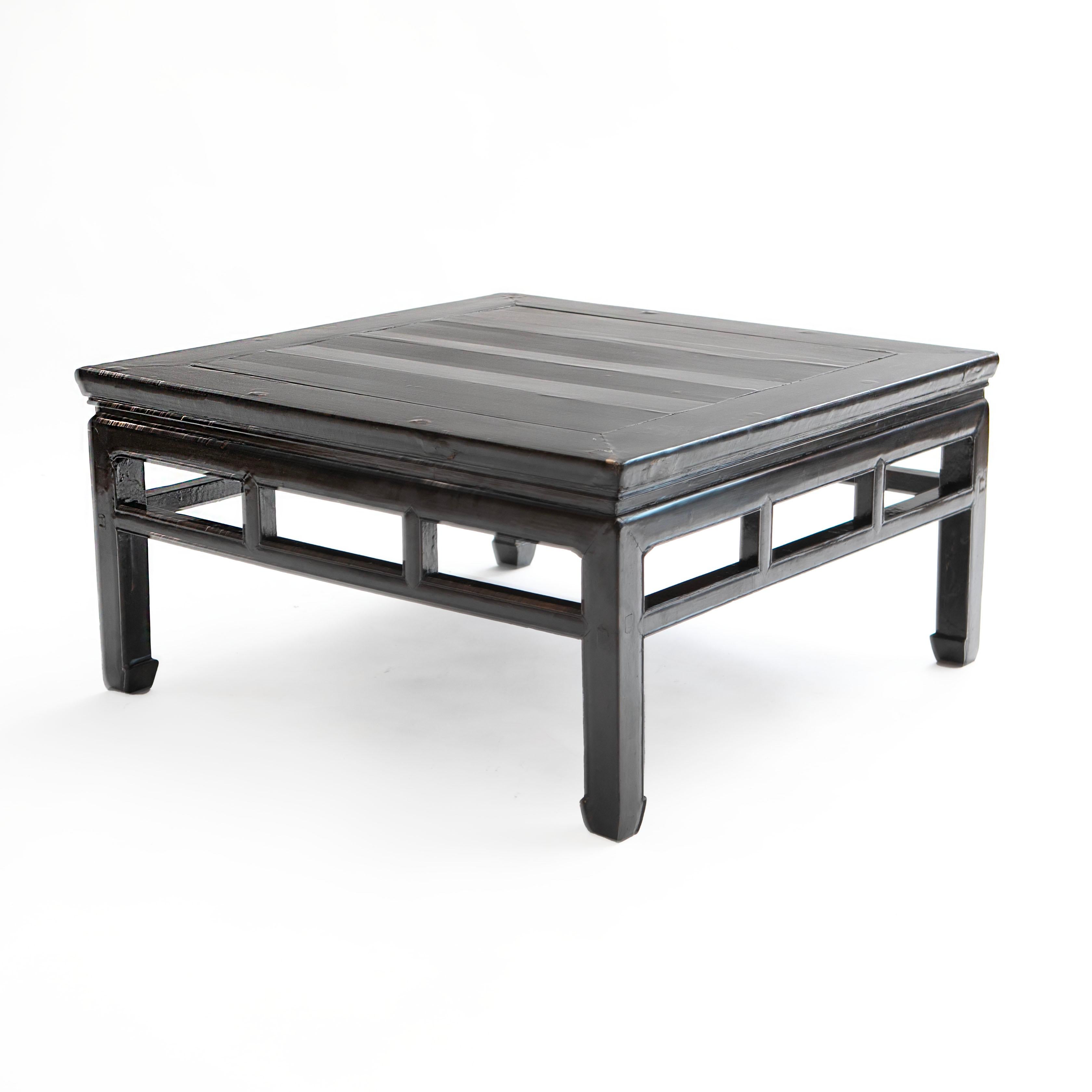 table basse chinoise laquee noire