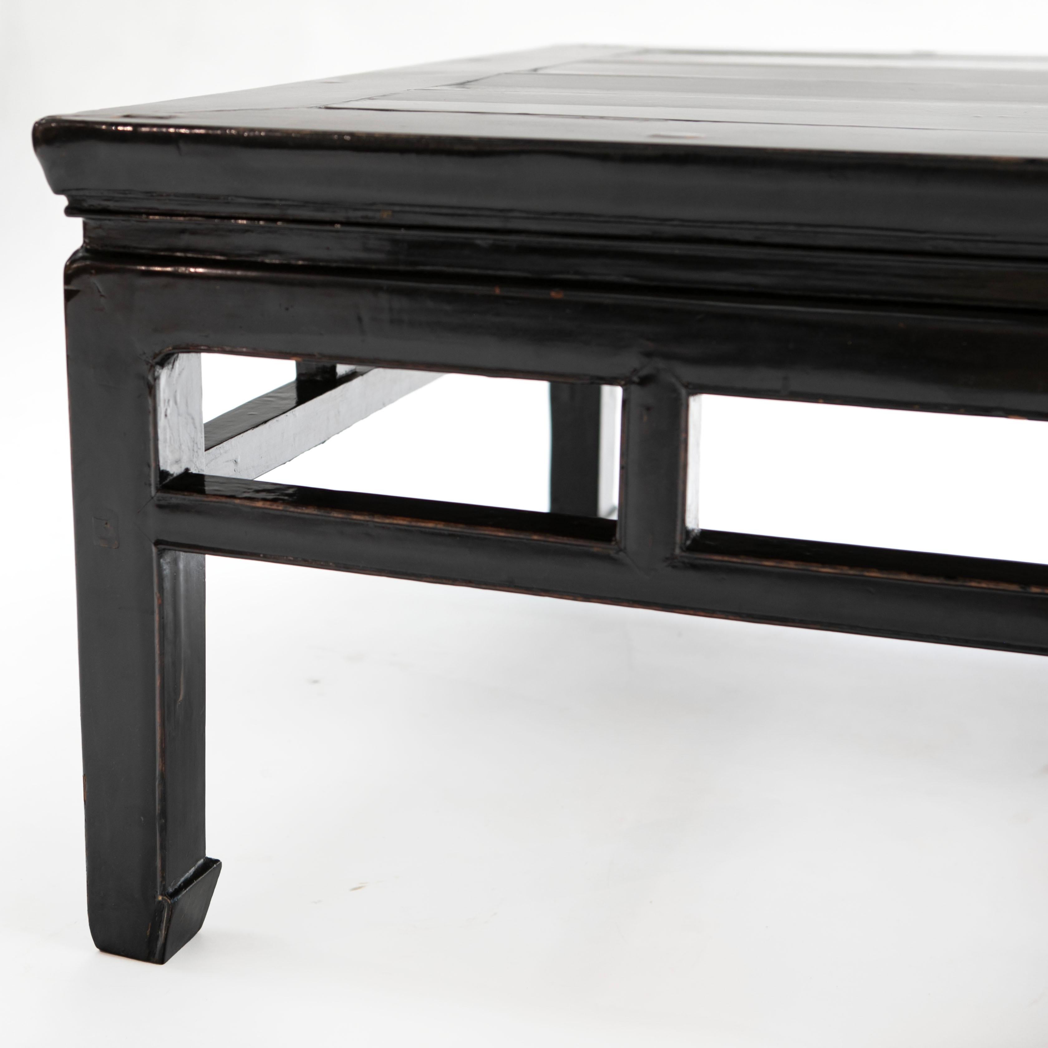 19th Century Chinese Black Lacquered Ming Style Coffee Table For Sale 1