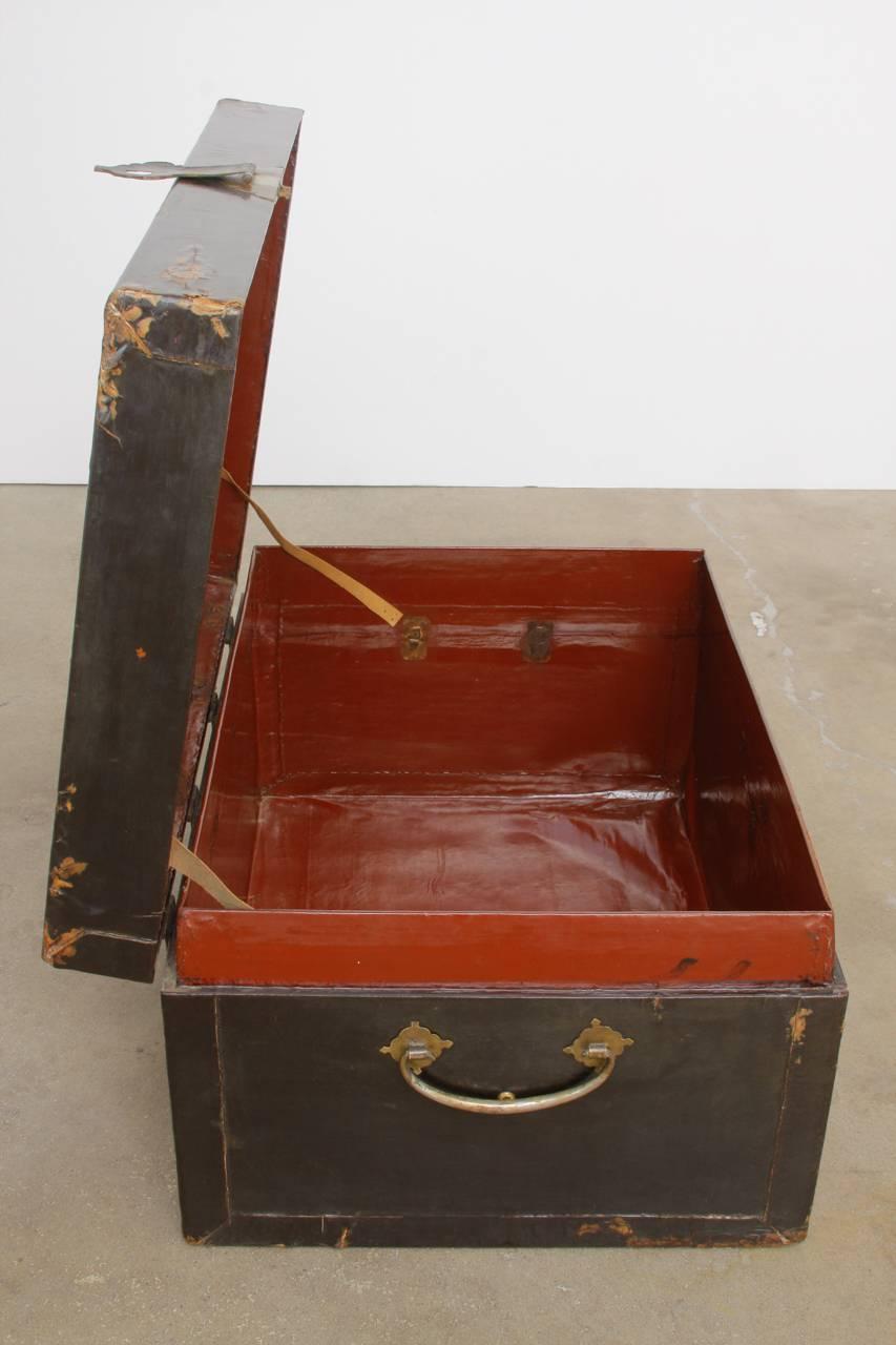 19th Century Chinese Black Lacquered Pigskin Trunk For Sale 5