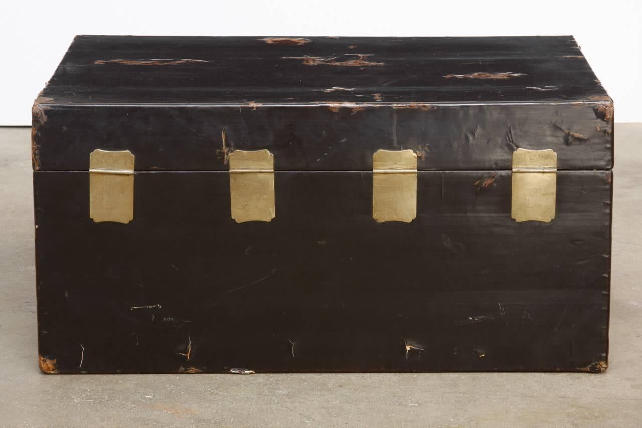 19th Century Chinese Black Lacquered Pigskin Trunk In Distressed Condition For Sale In Rio Vista, CA