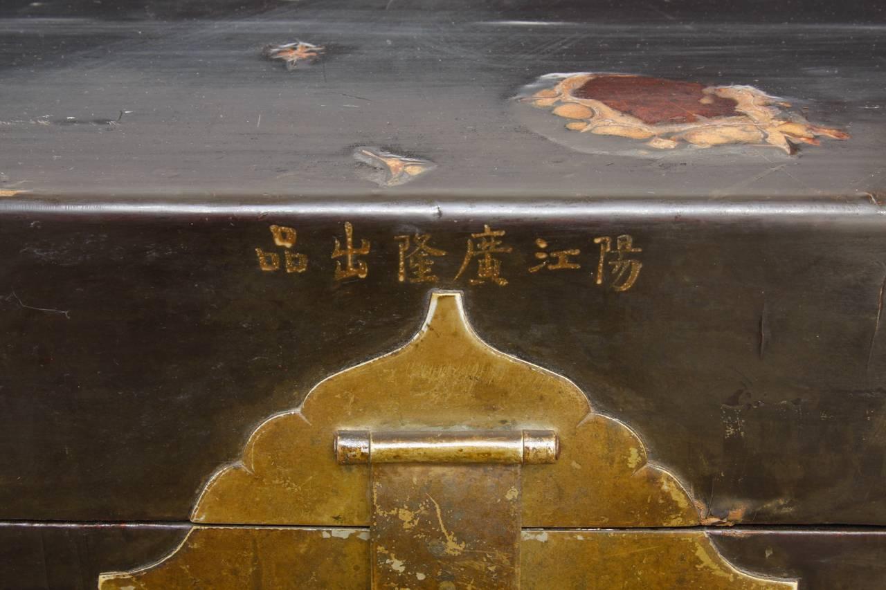 19th Century Chinese Black Lacquered Pigskin Trunk For Sale 2