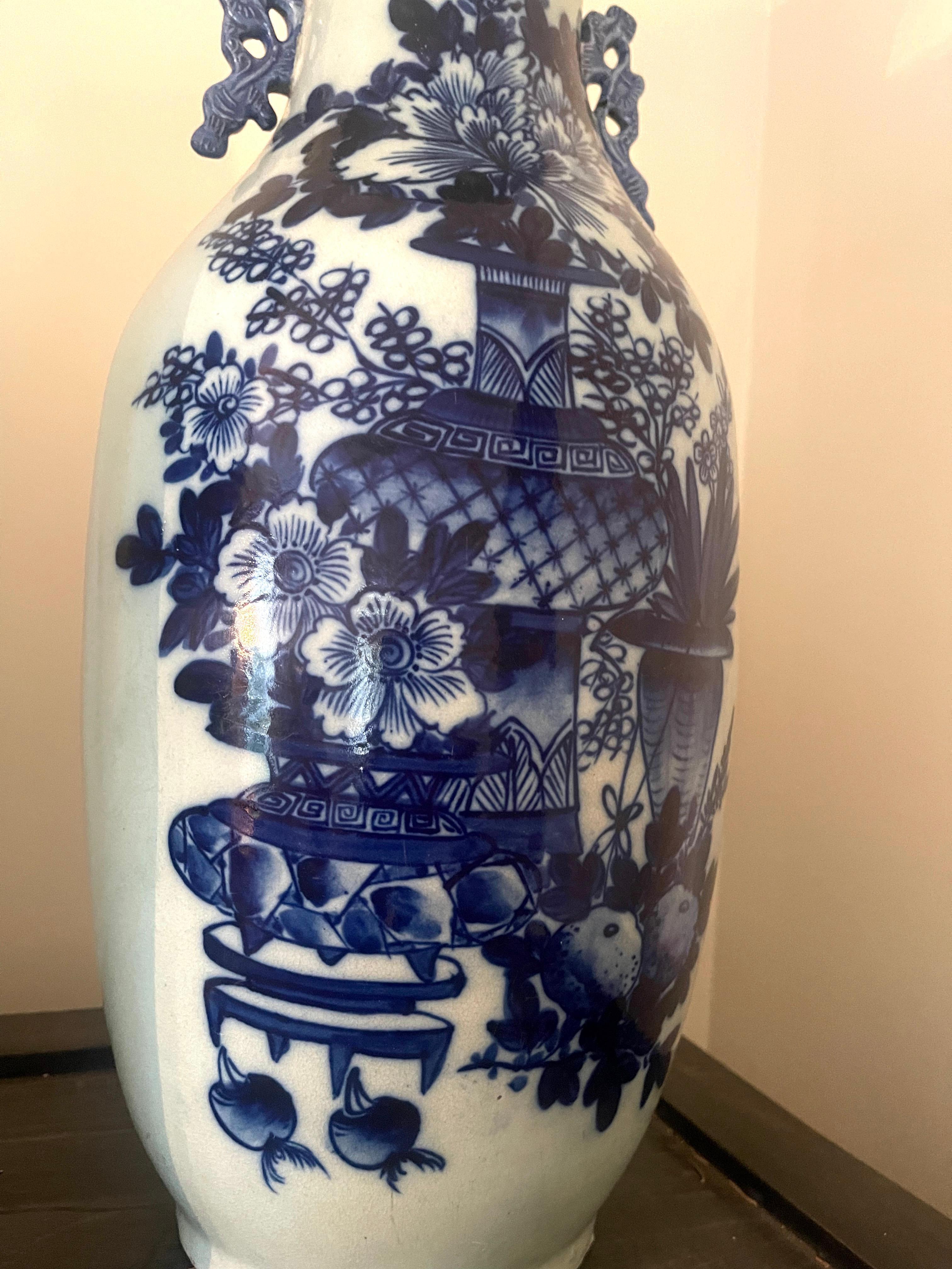 19th Century Chinese Blue and White Baluster Form Porcelain Urn or Vase For Sale 1