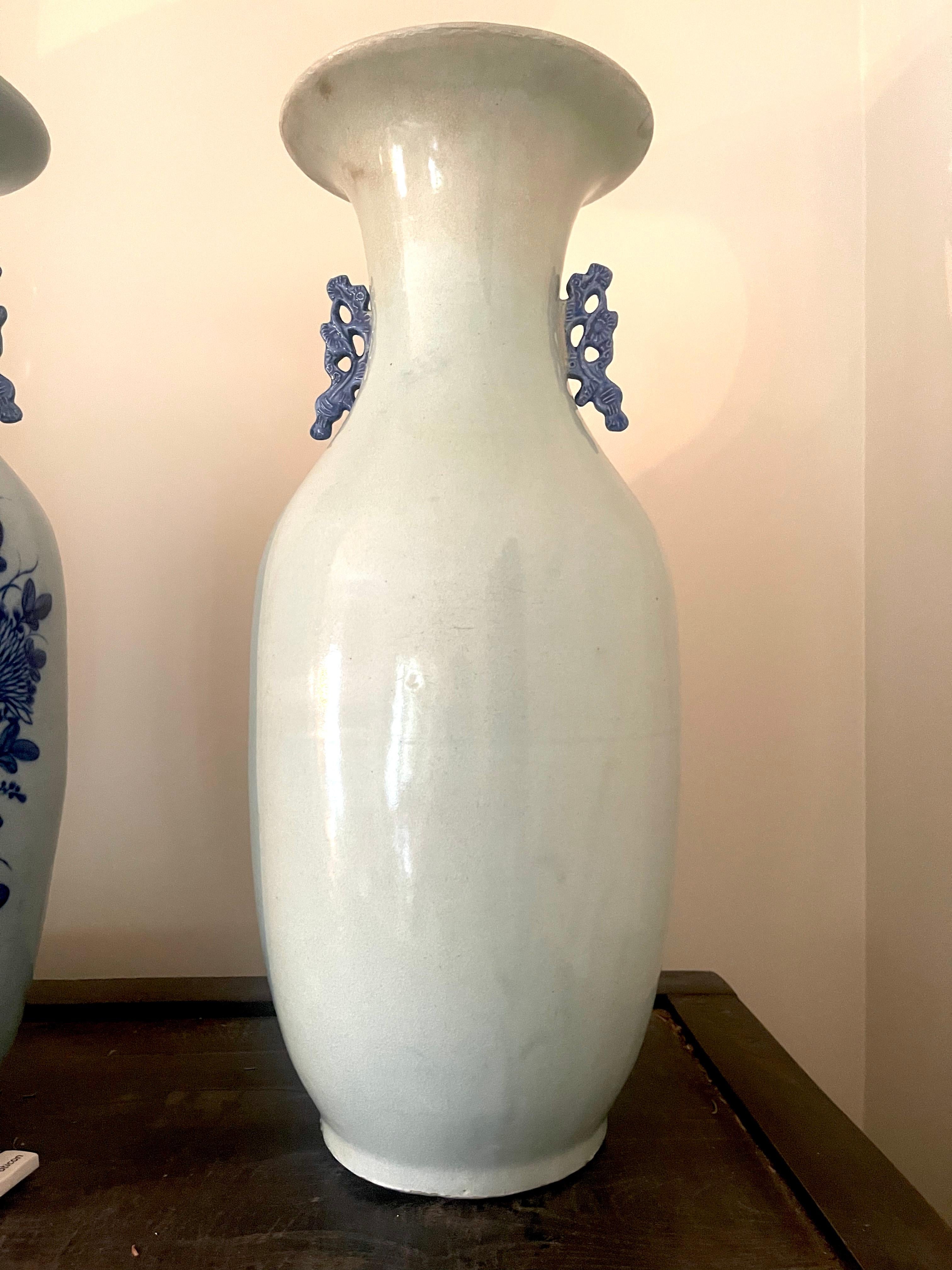 19th Century Chinese Blue and White Baluster Form Porcelain Urn or Vase For Sale 4