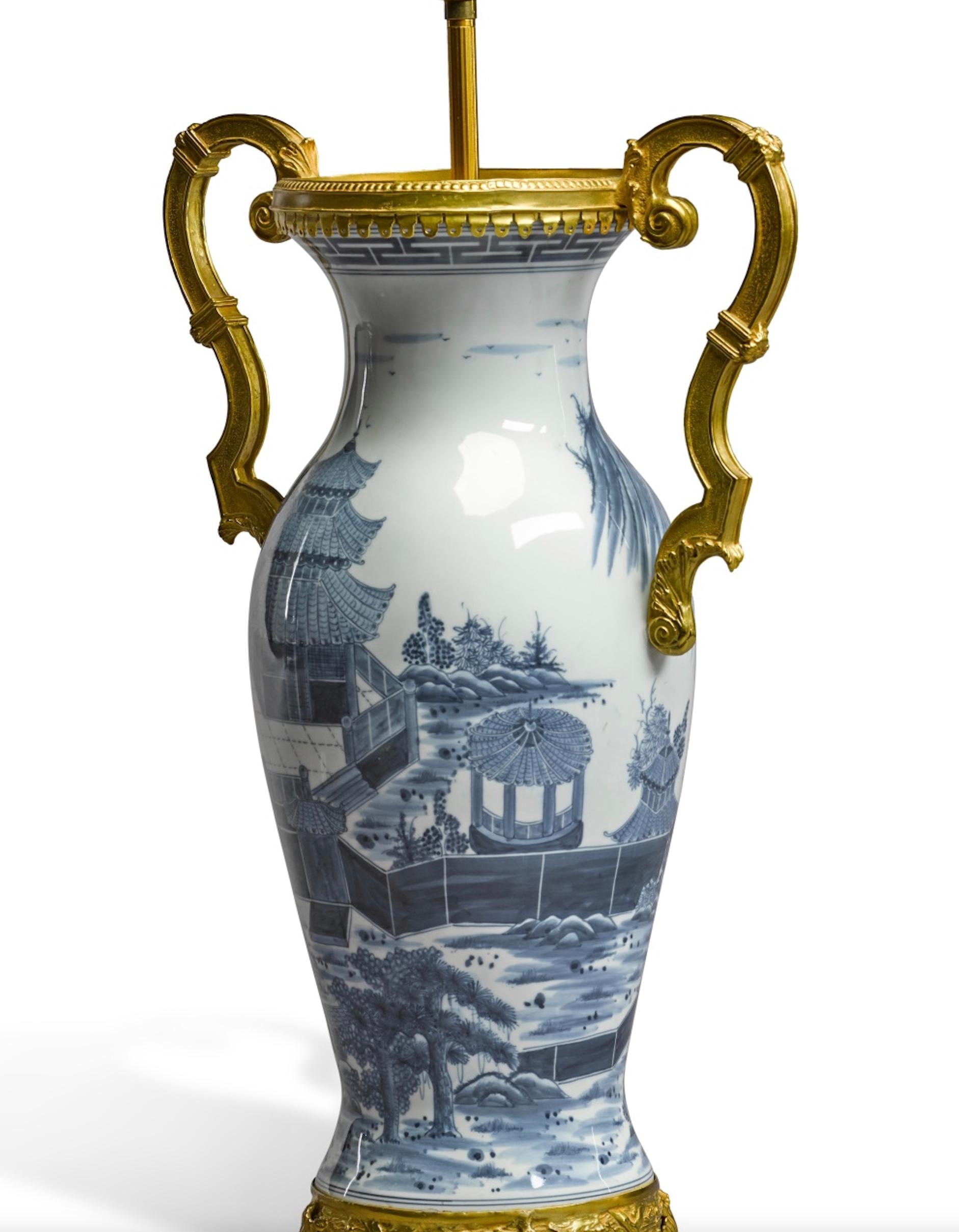 19th Century Chinese Blue and White Baluster Porcelain Antique Table Lamp For Sale 2