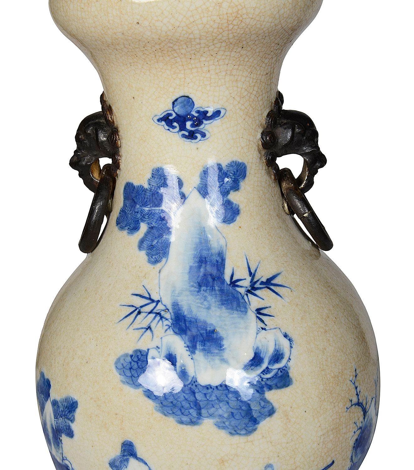 Exportation chinoise Vase / lampe chinoise du 19ème siècle en verre craquelé bleu et blanc en vente