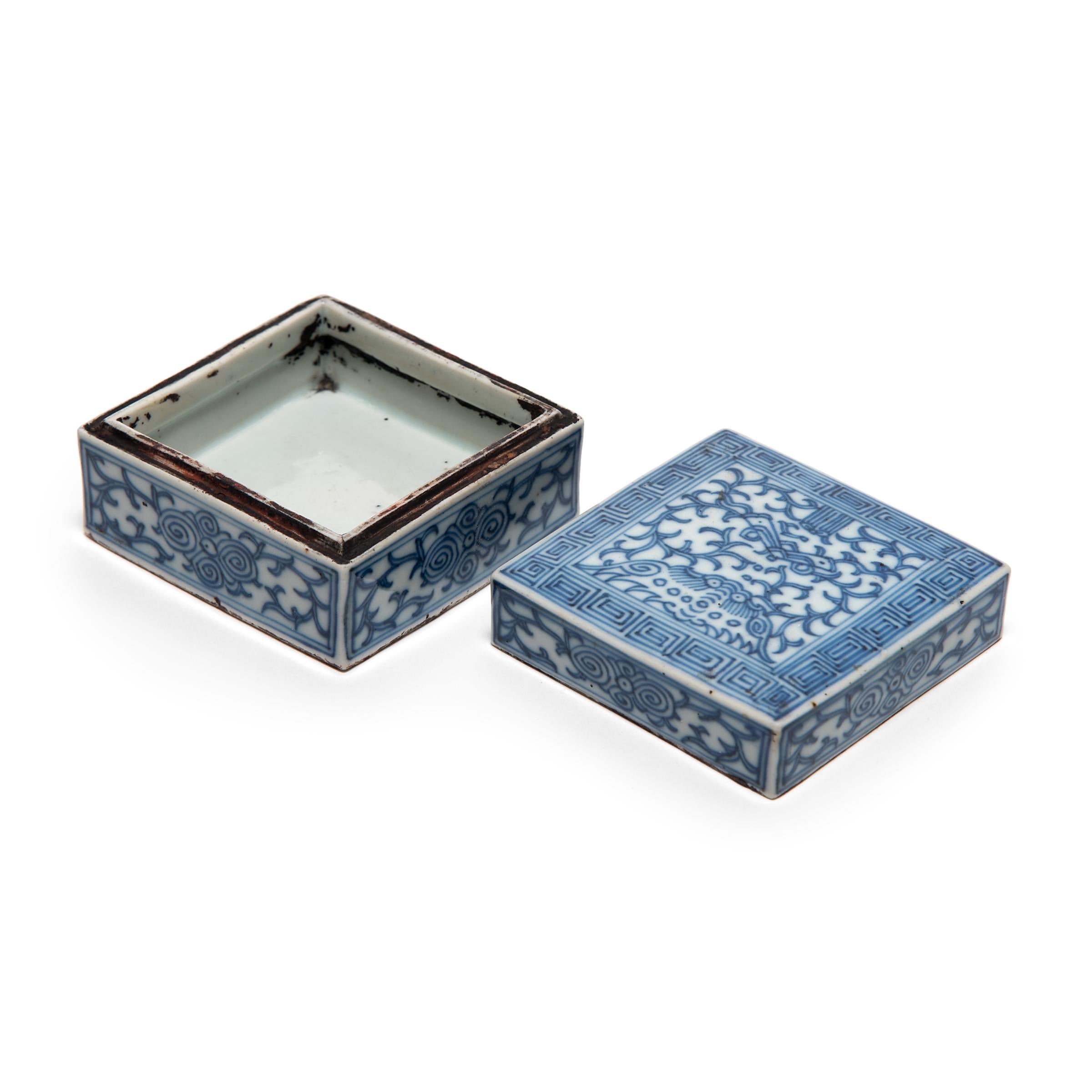 19th Century Chinese Blue and White Ink Box In Good Condition In Chicago, IL