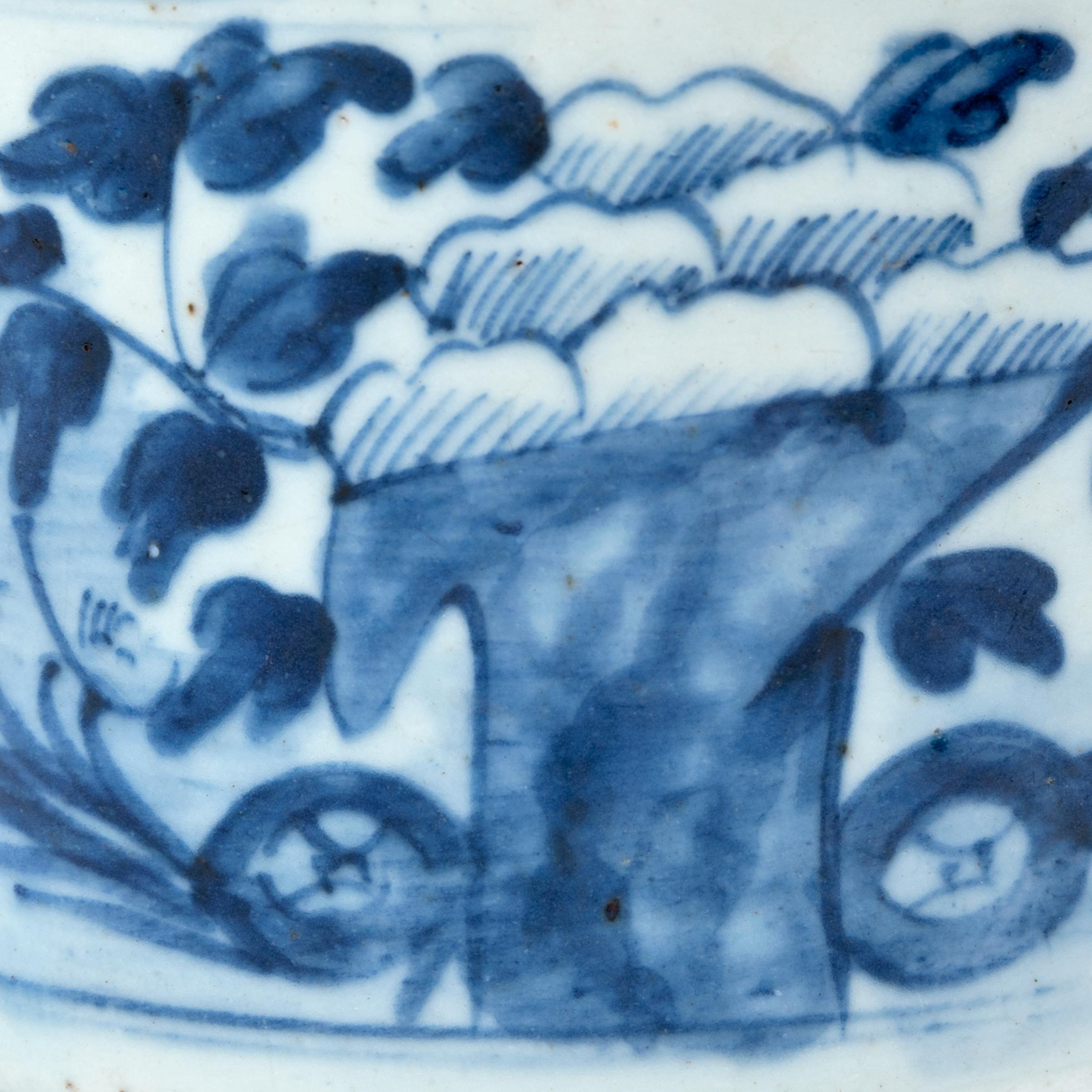 19th Century Chinese Blue and White Offering Censer In Good Condition In Chicago, IL
