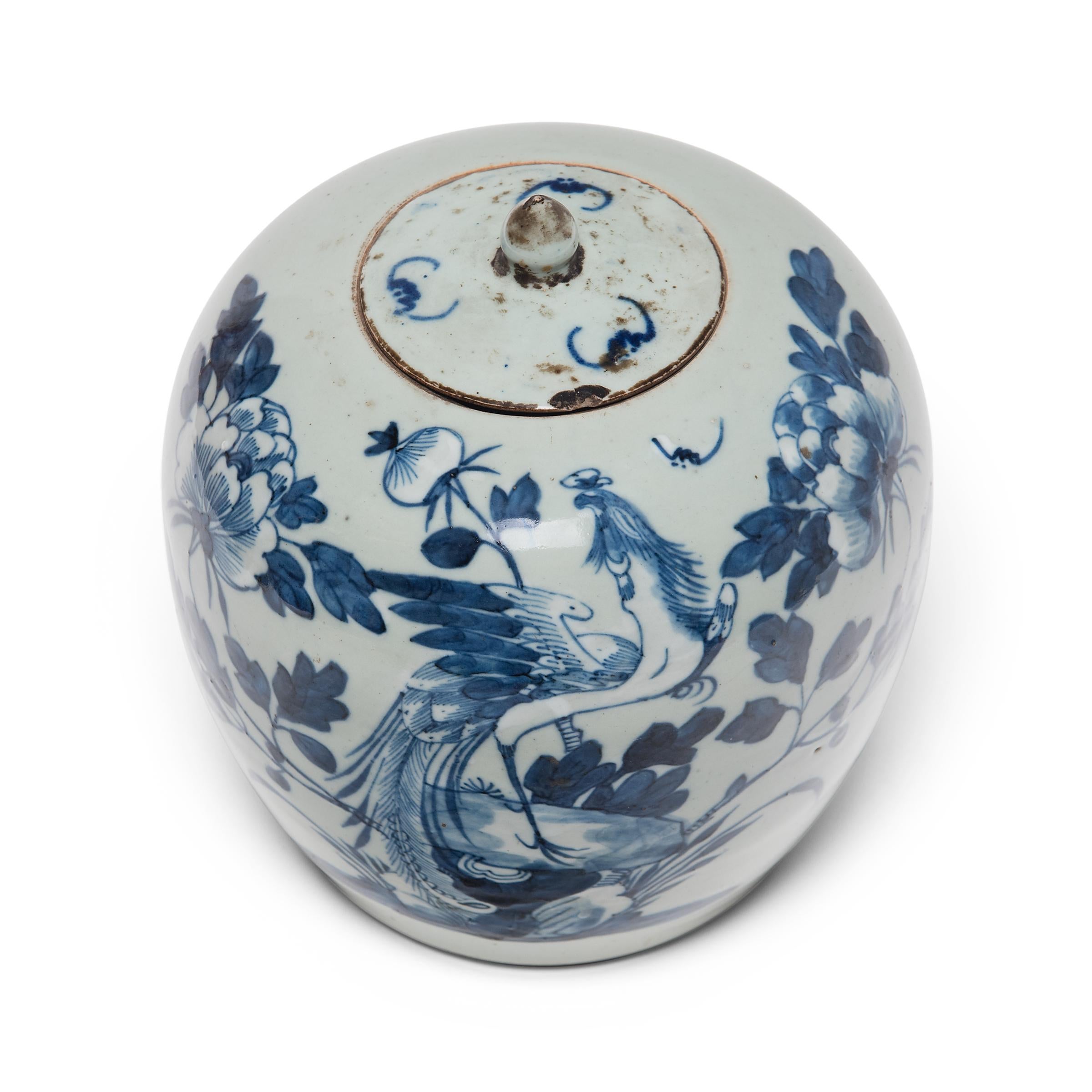 19th Century Chinese Blue and White Peony Jar In Good Condition In Chicago, IL