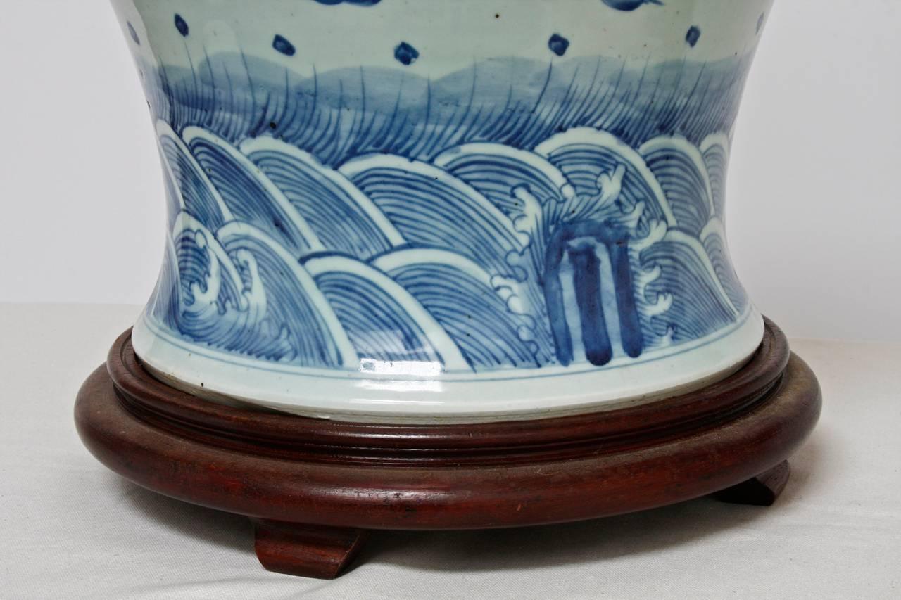 19th Century Chinese Blue and White Porcelain Ginger Jar In Distressed Condition In Rio Vista, CA