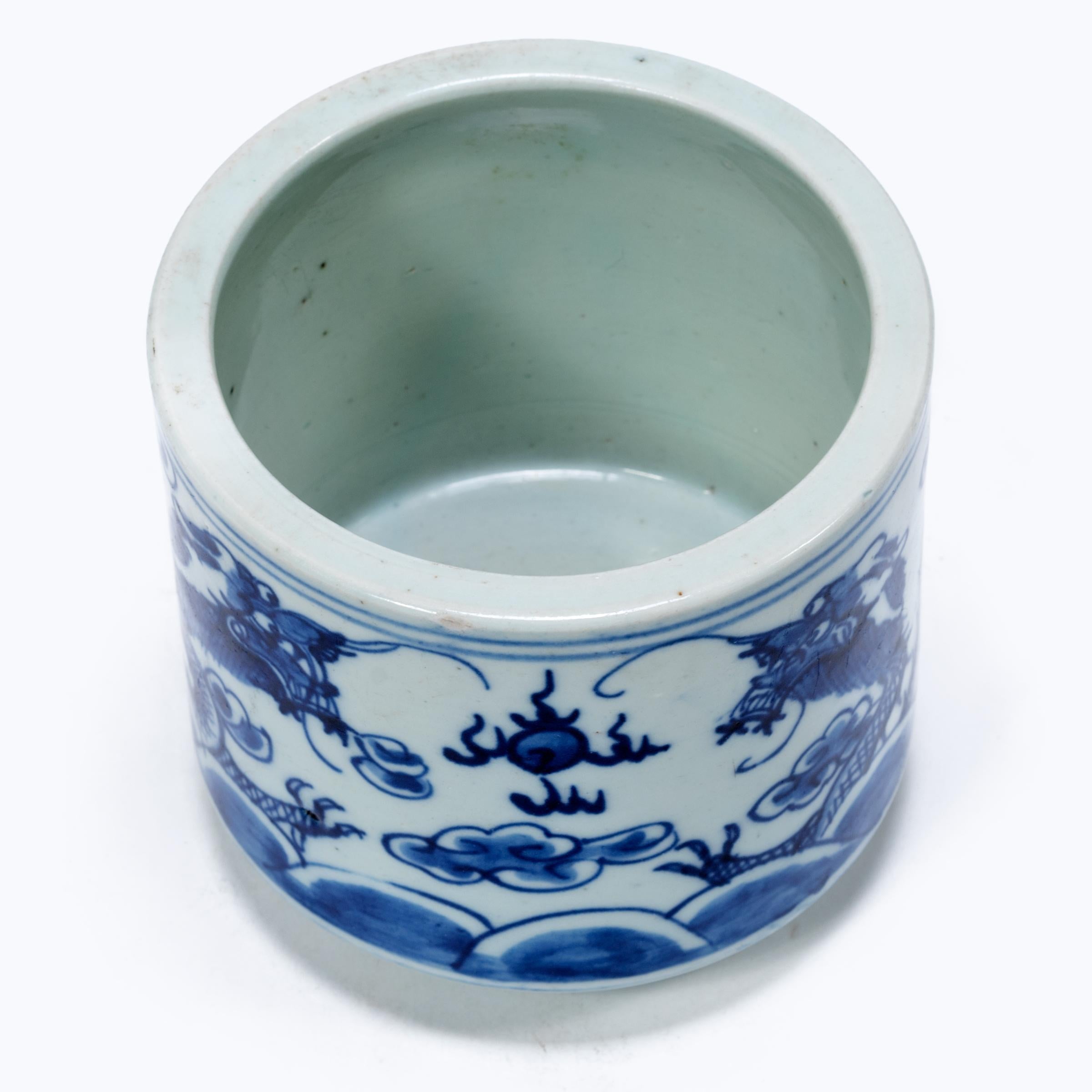 19th Century Chinese Blue and White Twin Dragon Censer In Good Condition In Chicago, IL