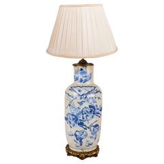 19ème siècle, vase / lampe chinoise bleu et blanc. 56cm (22") de haut
