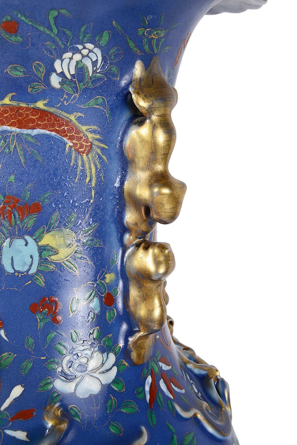 Jarrón o lámpara de fondo azul chino del siglo XIX Chino en venta
