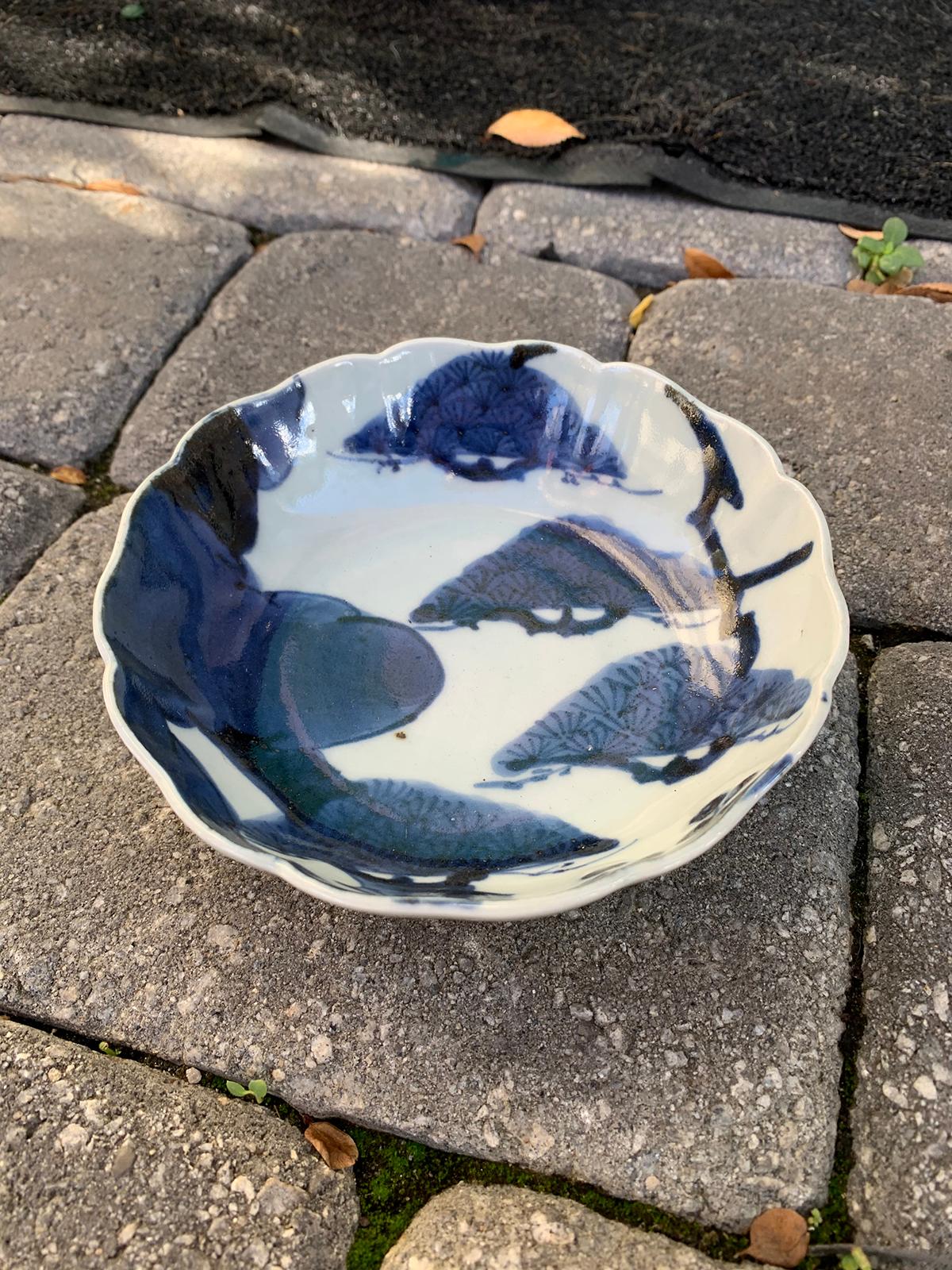 19th Century Chinese Blue & White Porcelain Scalloped Bowl, Bonsai Tree Pattern In Good Condition In Atlanta, GA