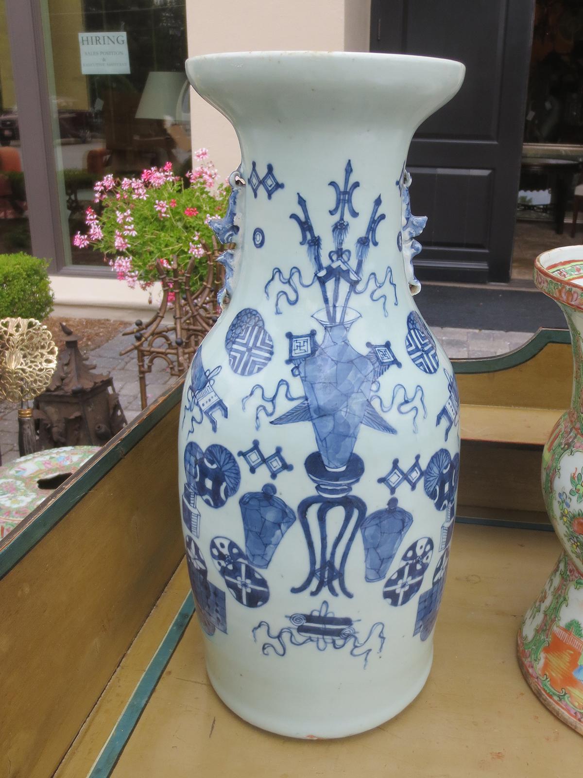 19th Century Chinese Blue and White Porcelain Vase, Unmarked For Sale 8