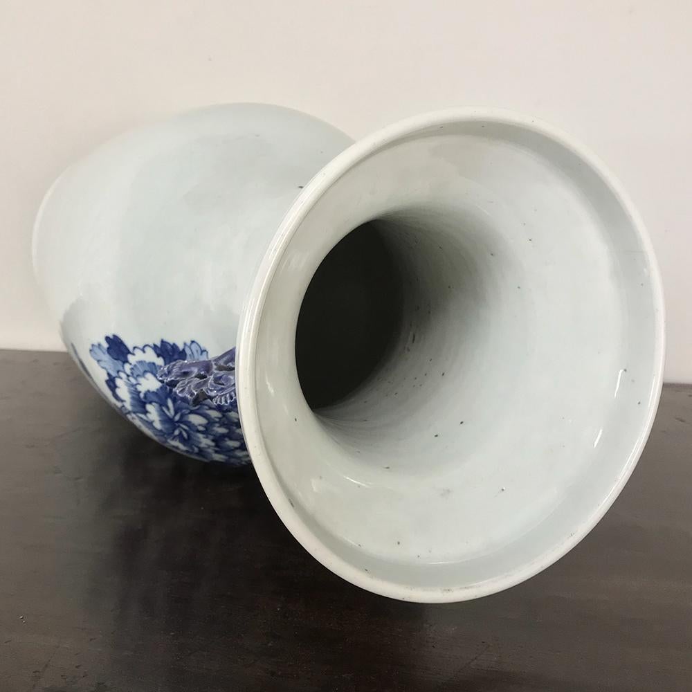 19th Century Chinese Blue and White Vase 5