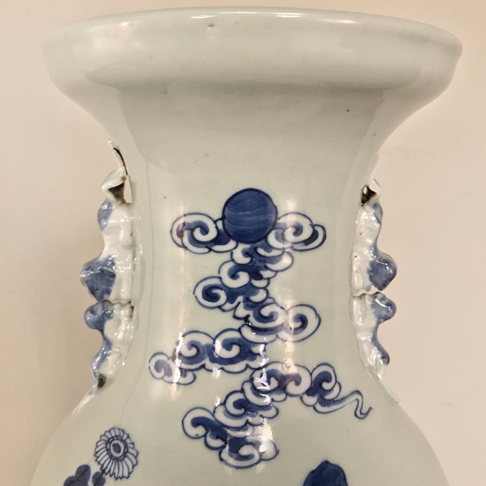 19th Century Chinese Blue and White Vase In Good Condition In Dallas, TX