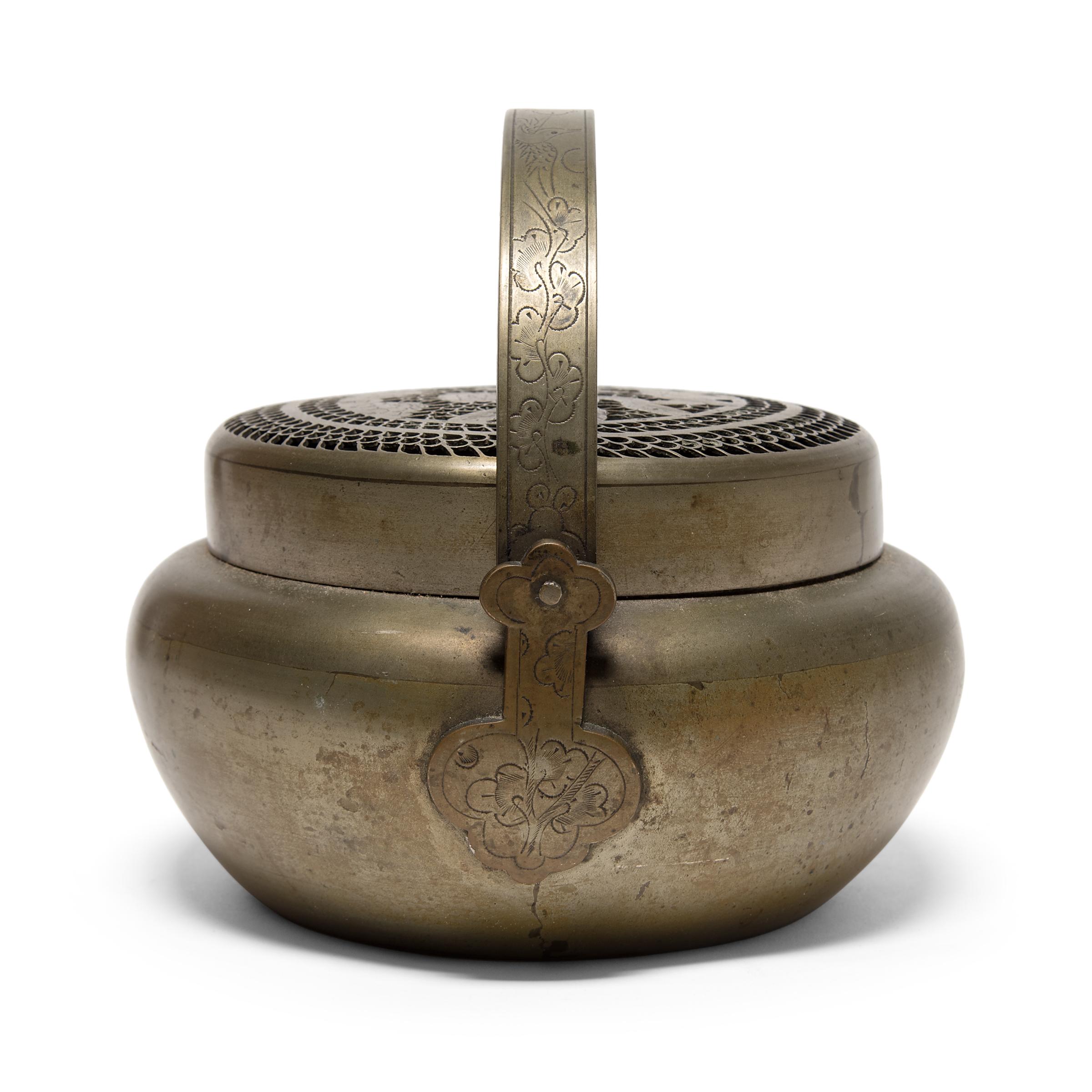 Qing Scaldamani cinese in ottone con fenice, 1850 ca. in vendita