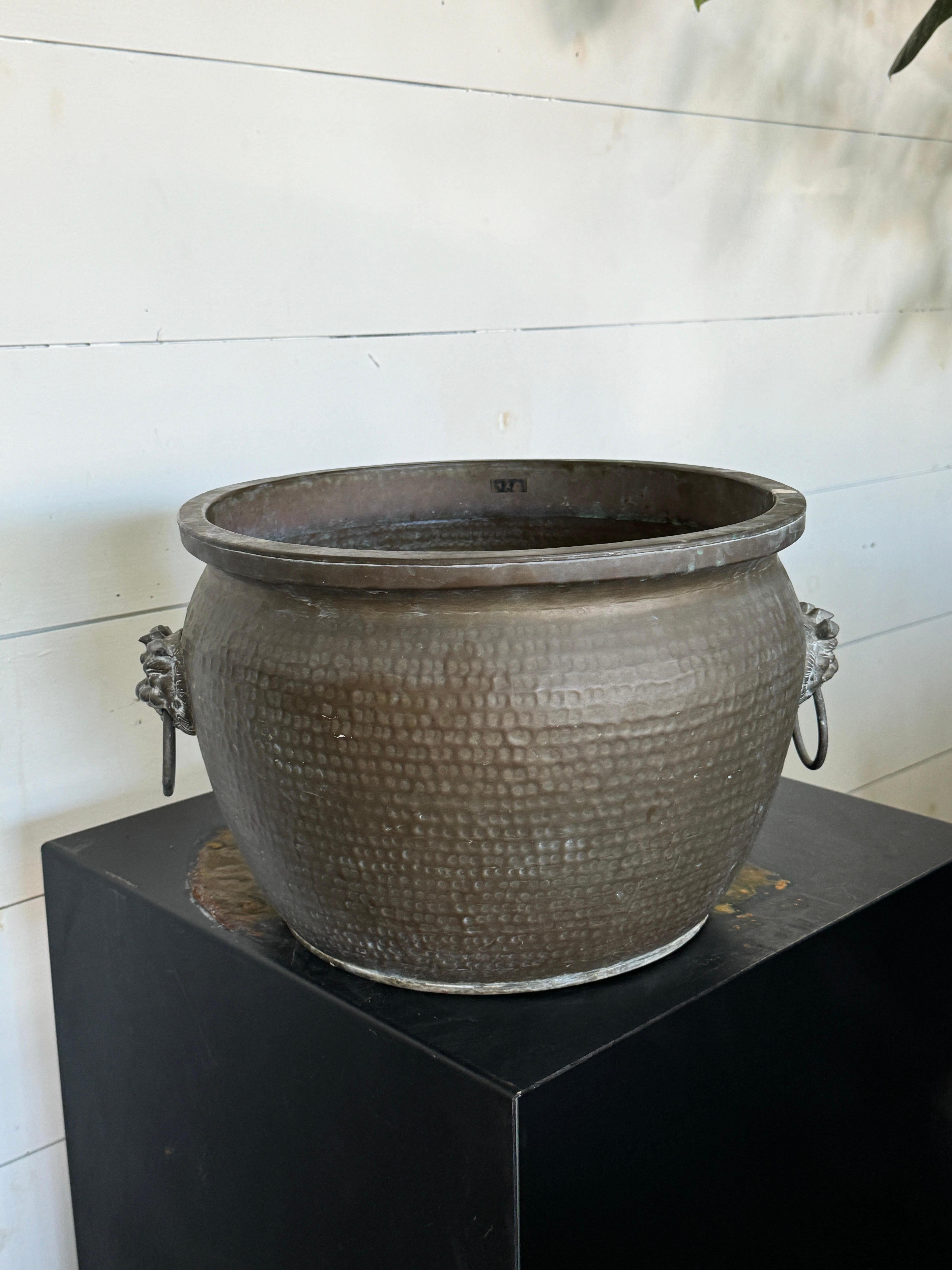 Oggetti in metallo Vaso cinese in ottone del XIX secolo in vendita