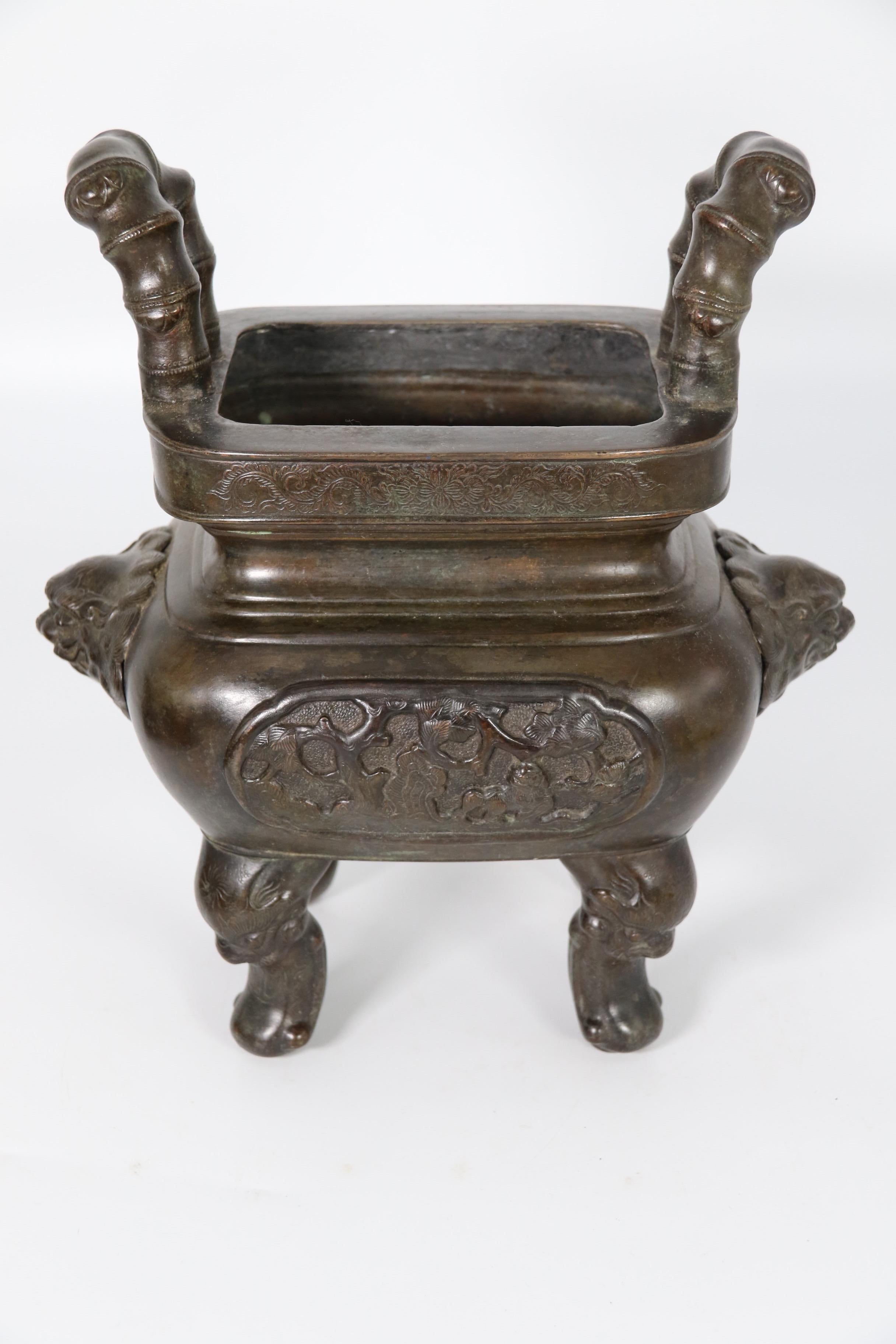 19th century Chinese bronze cencer with Buddhist lion decoration circa 1860 For Sale 3