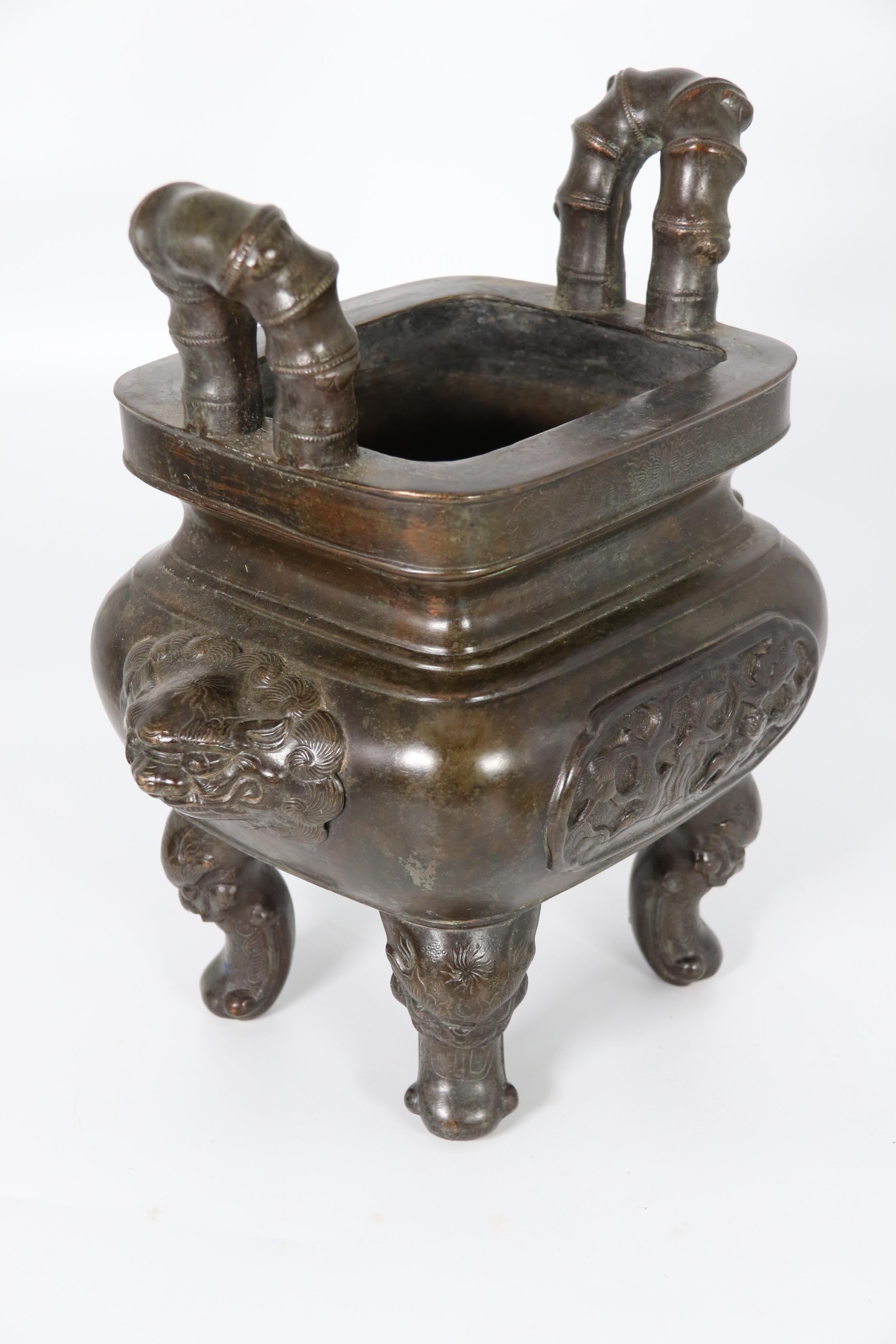 19th century Chinese bronze cencer with Buddhist lion decoration circa 1860 For Sale 4