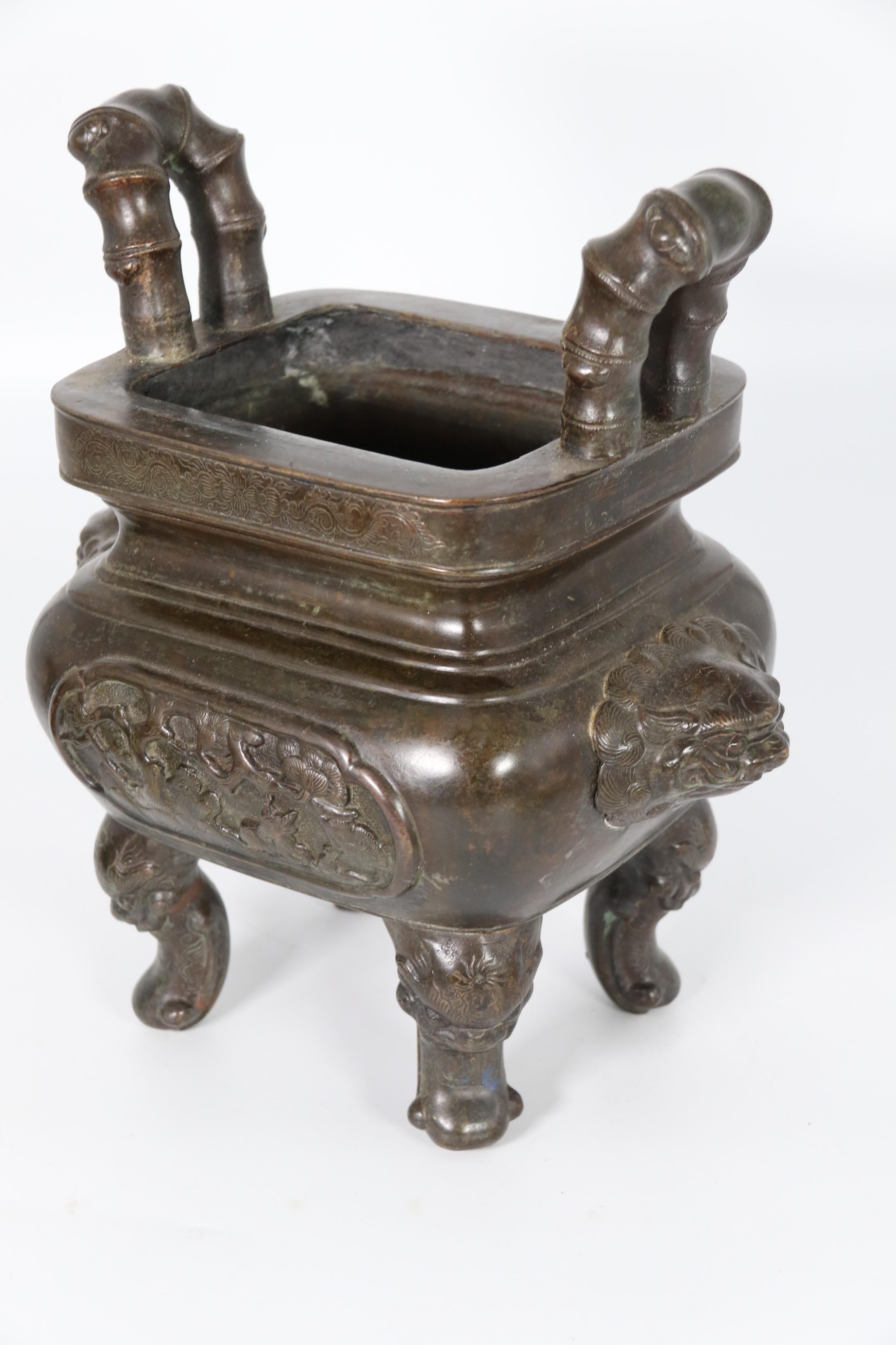 19th century Chinese bronze cencer with Buddhist lion decoration circa 1860 For Sale 6