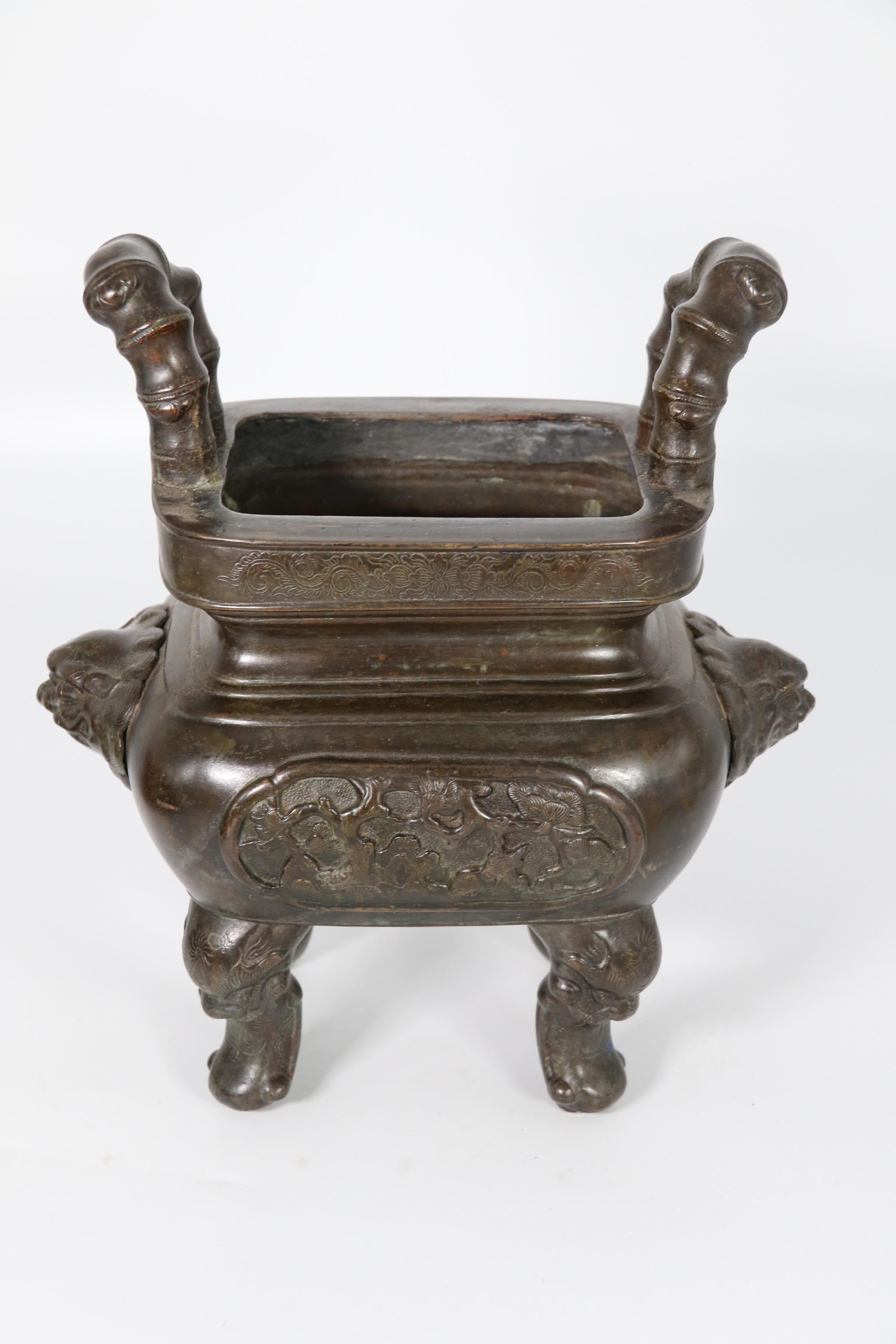 19th century Chinese bronze cencer with Buddhist lion decoration circa 1860 For Sale 7