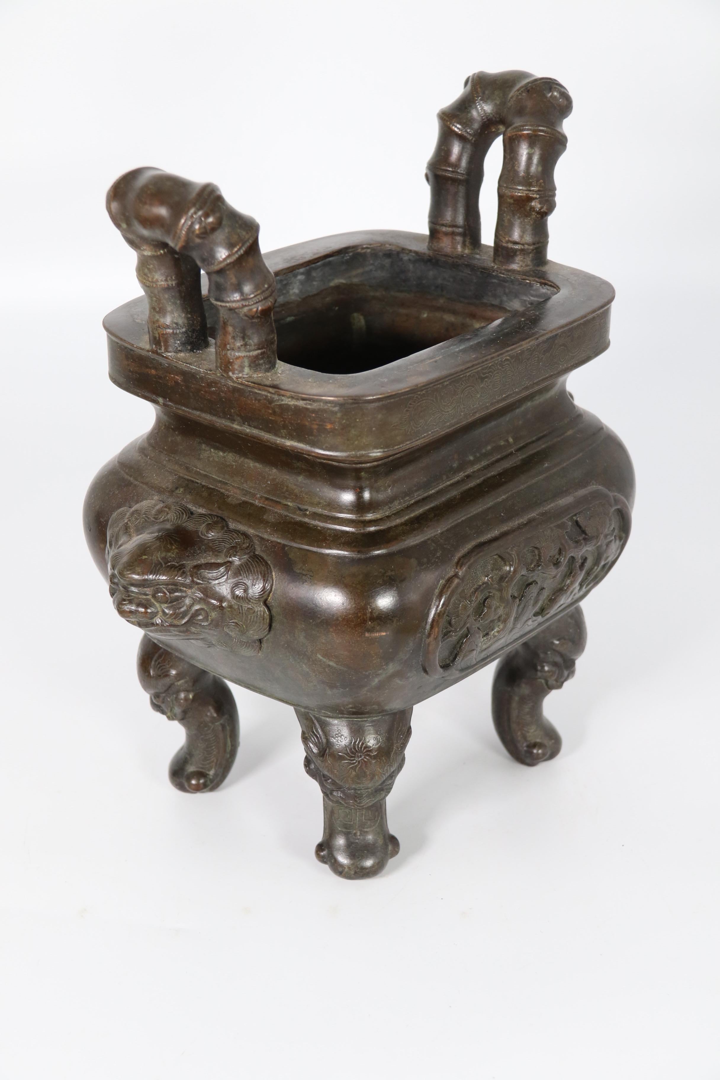 19th century Chinese bronze cencer with Buddhist lion decoration circa 1860 For Sale 8