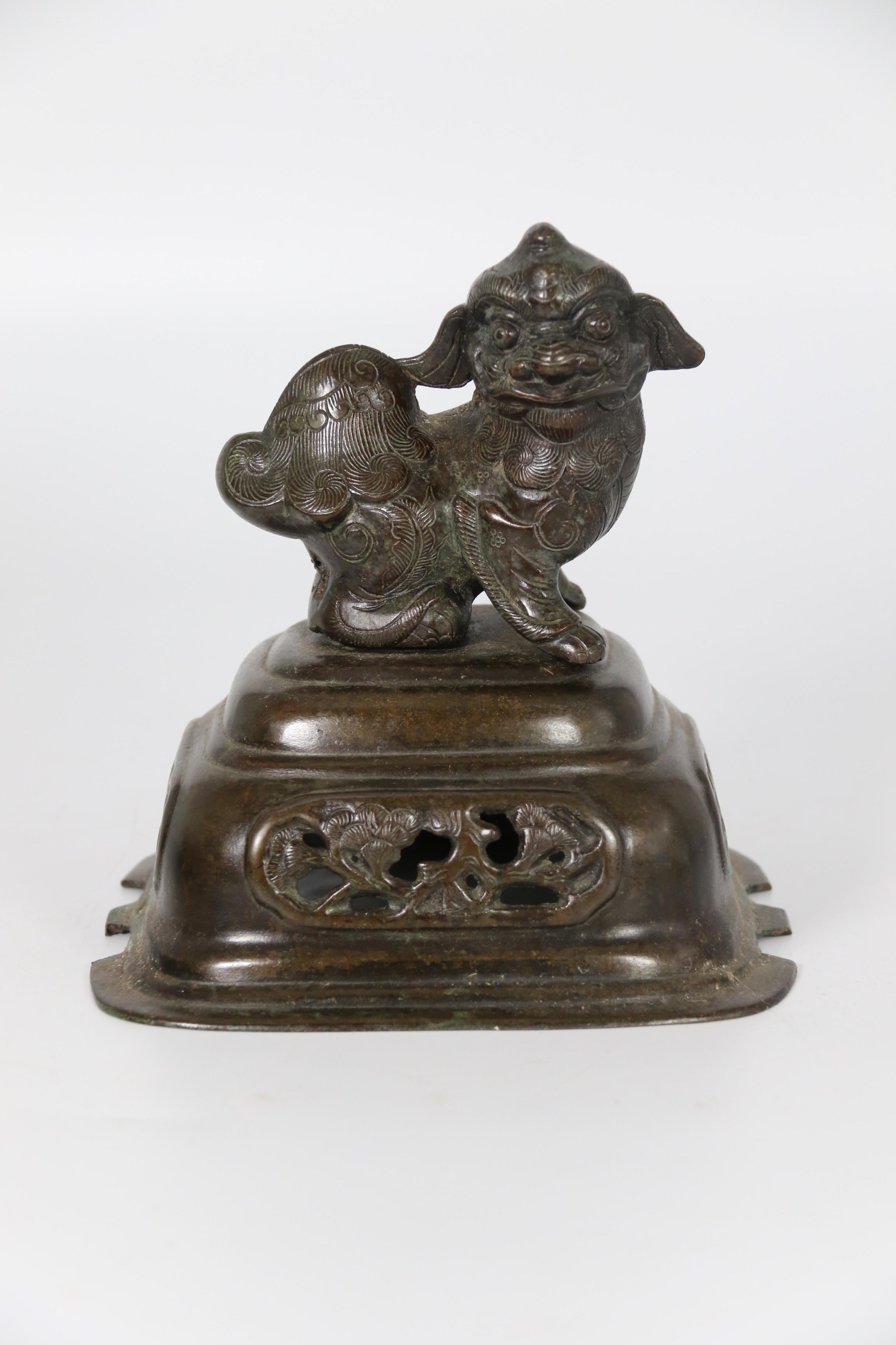 19th century Chinese bronze cencer with Buddhist lion decoration circa 1860 For Sale 13